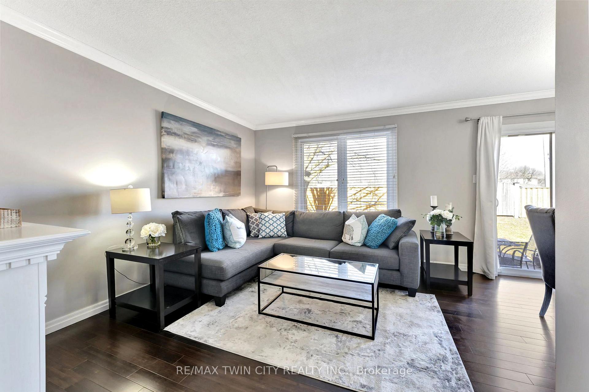 Photo 10 of Unit 6, 375 Kingscourt Drive, Waterloo, Colonial Acres — HOMEH