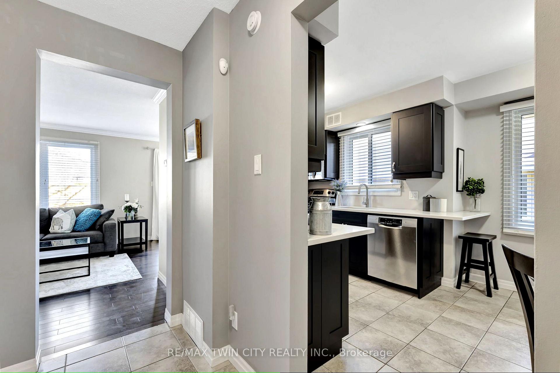 Photo 12 of Unit 6, 375 Kingscourt Drive, Waterloo, Colonial Acres — HOMEH
