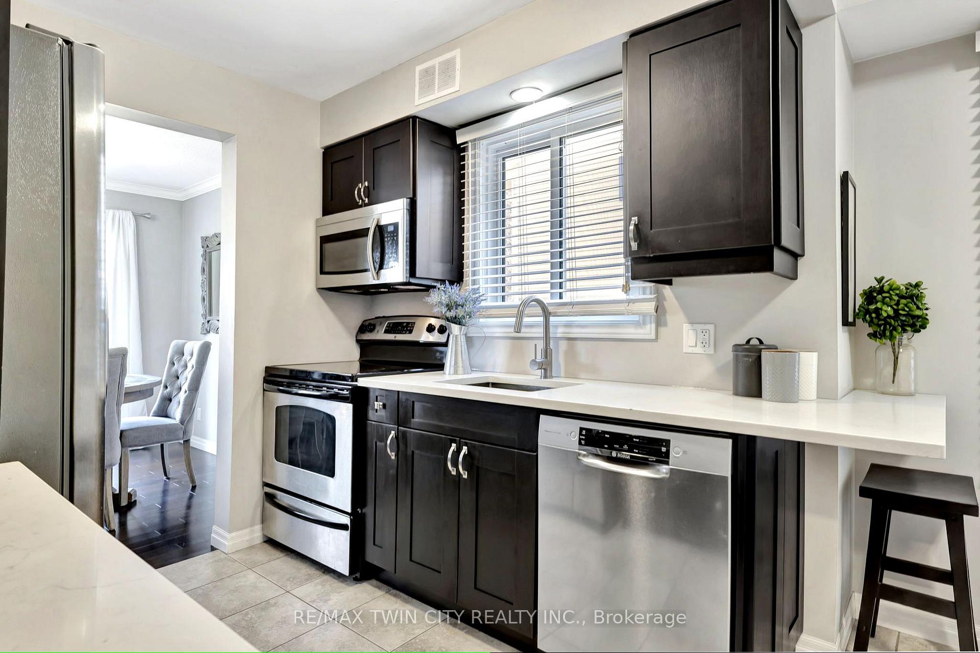 Photo 13 of Unit 6, 375 Kingscourt Drive, Waterloo, Colonial Acres — HOMEH