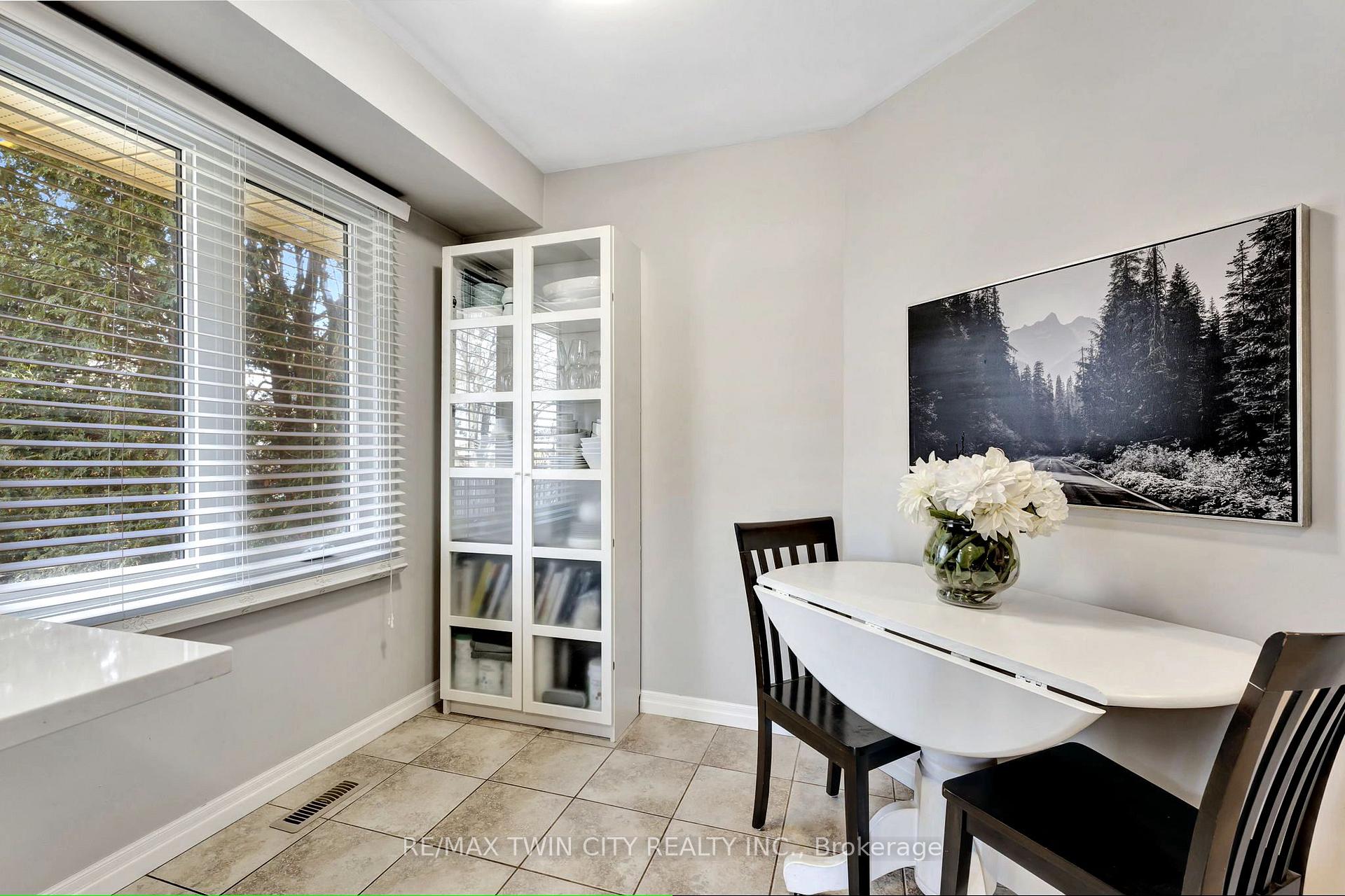 Photo 17 of Unit 6, 375 Kingscourt Drive, Waterloo, Colonial Acres — HOMEH