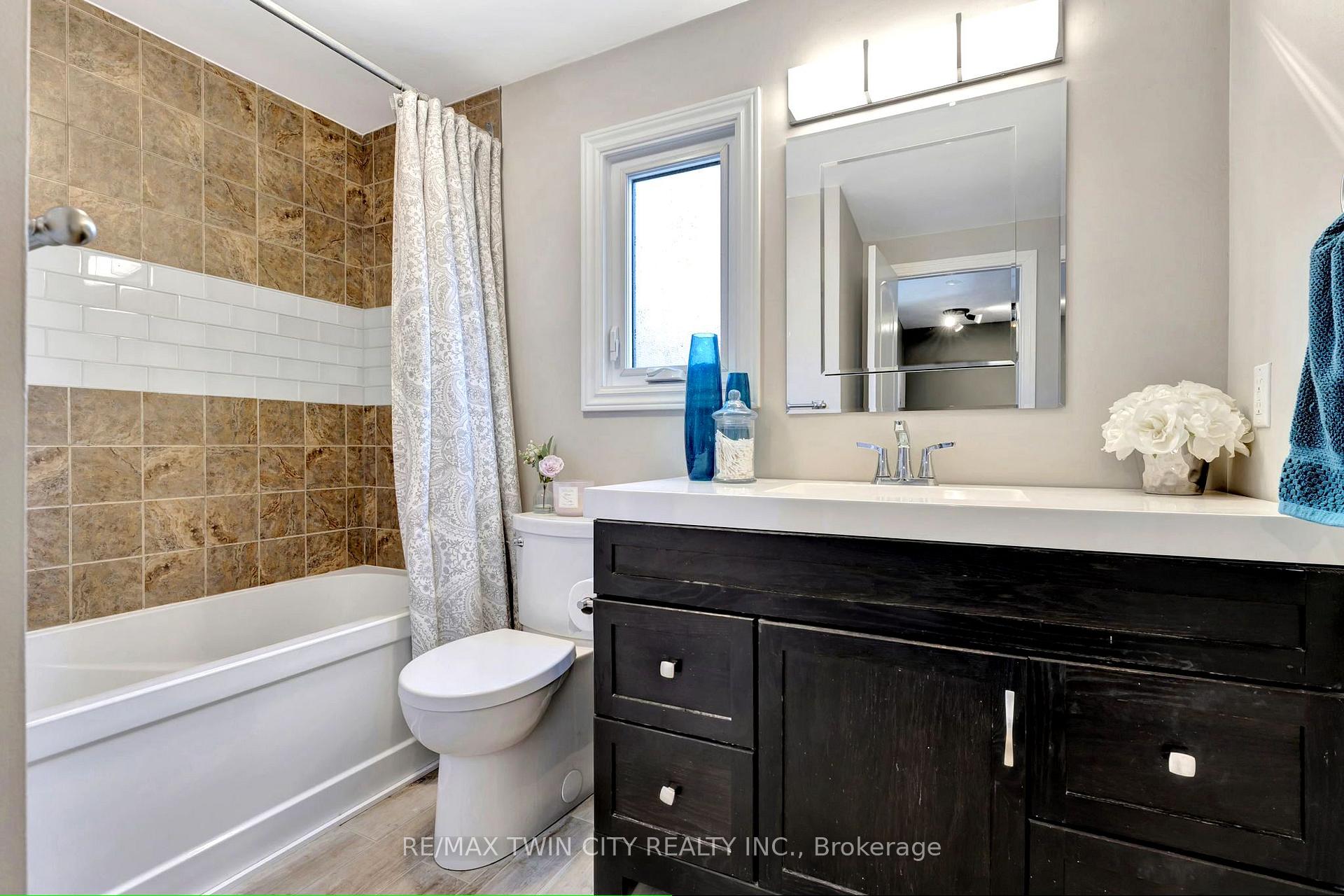 Photo 25 of Unit 6, 375 Kingscourt Drive, Waterloo, Colonial Acres — HOMEH