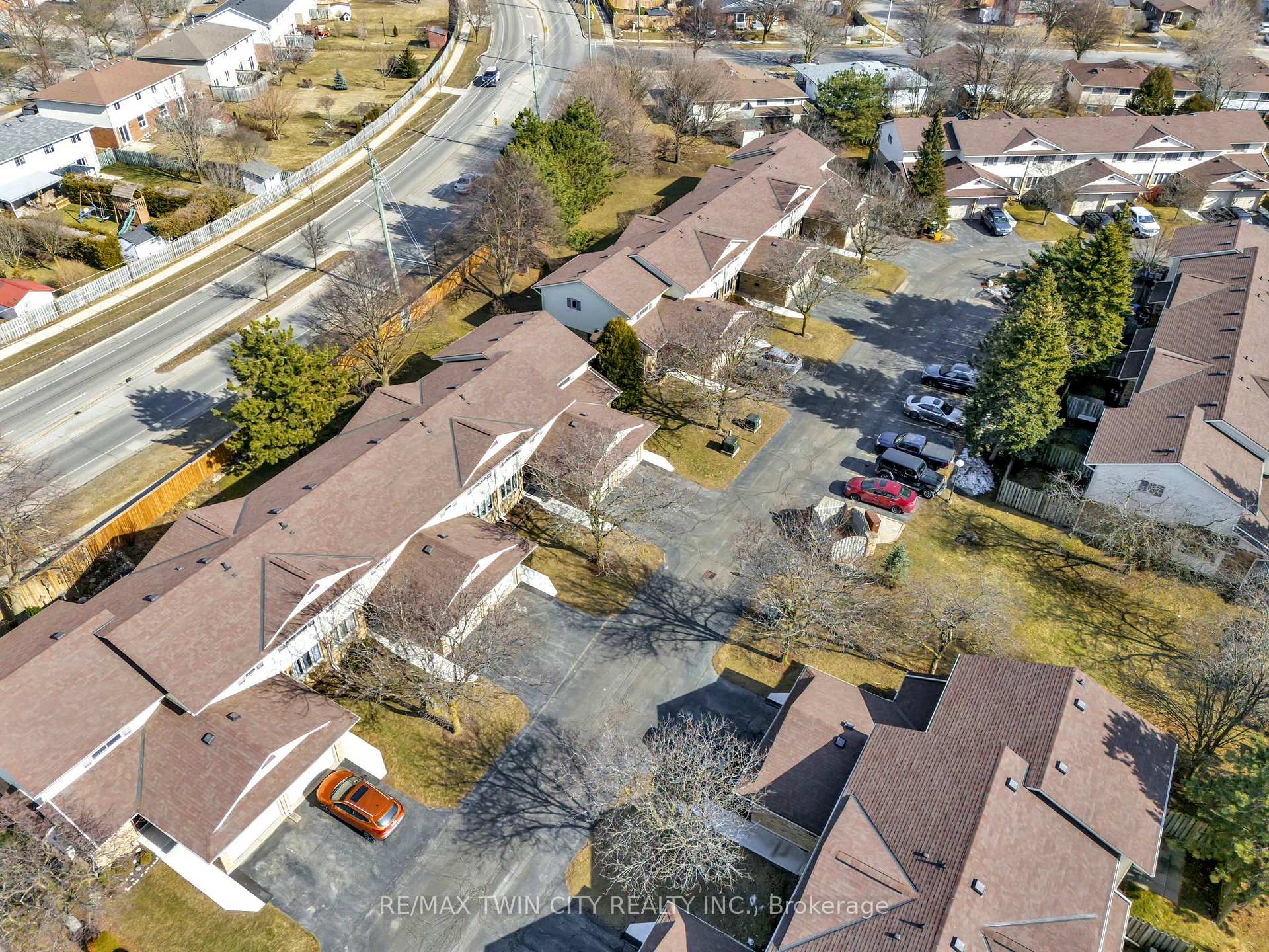 Photo 34 of Unit 6, 375 Kingscourt Drive, Waterloo, Colonial Acres — HOMEH
