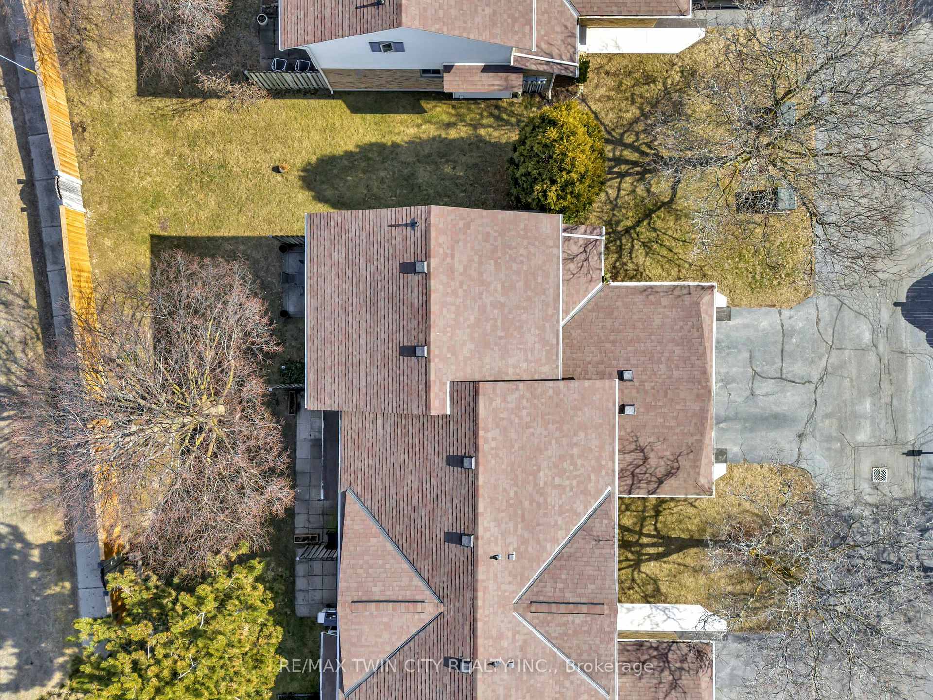 Photo 35 of Unit 6, 375 Kingscourt Drive, Waterloo, Colonial Acres — HOMEH