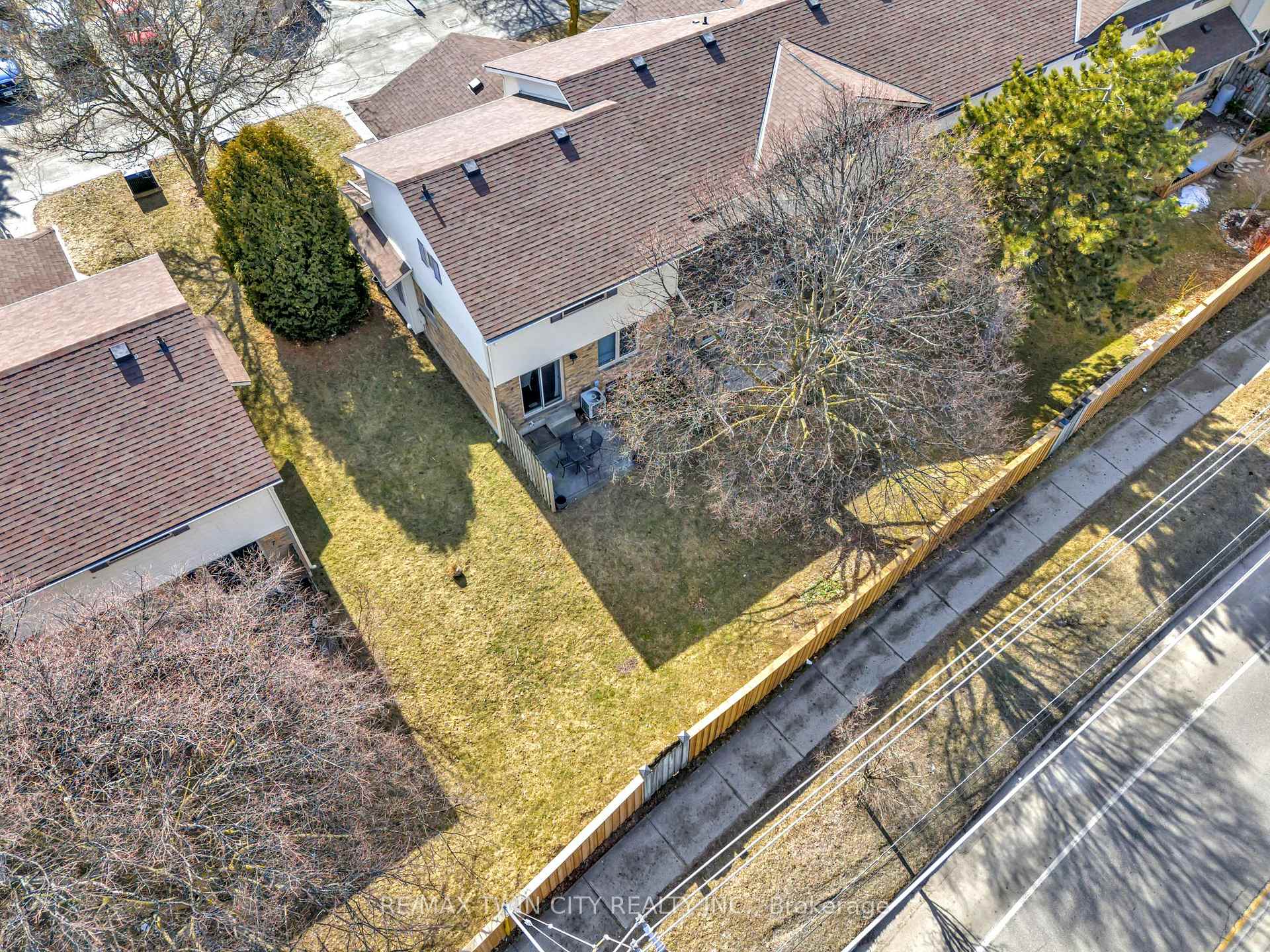 Photo 36 of Unit 6, 375 Kingscourt Drive, Waterloo, Colonial Acres — HOMEH