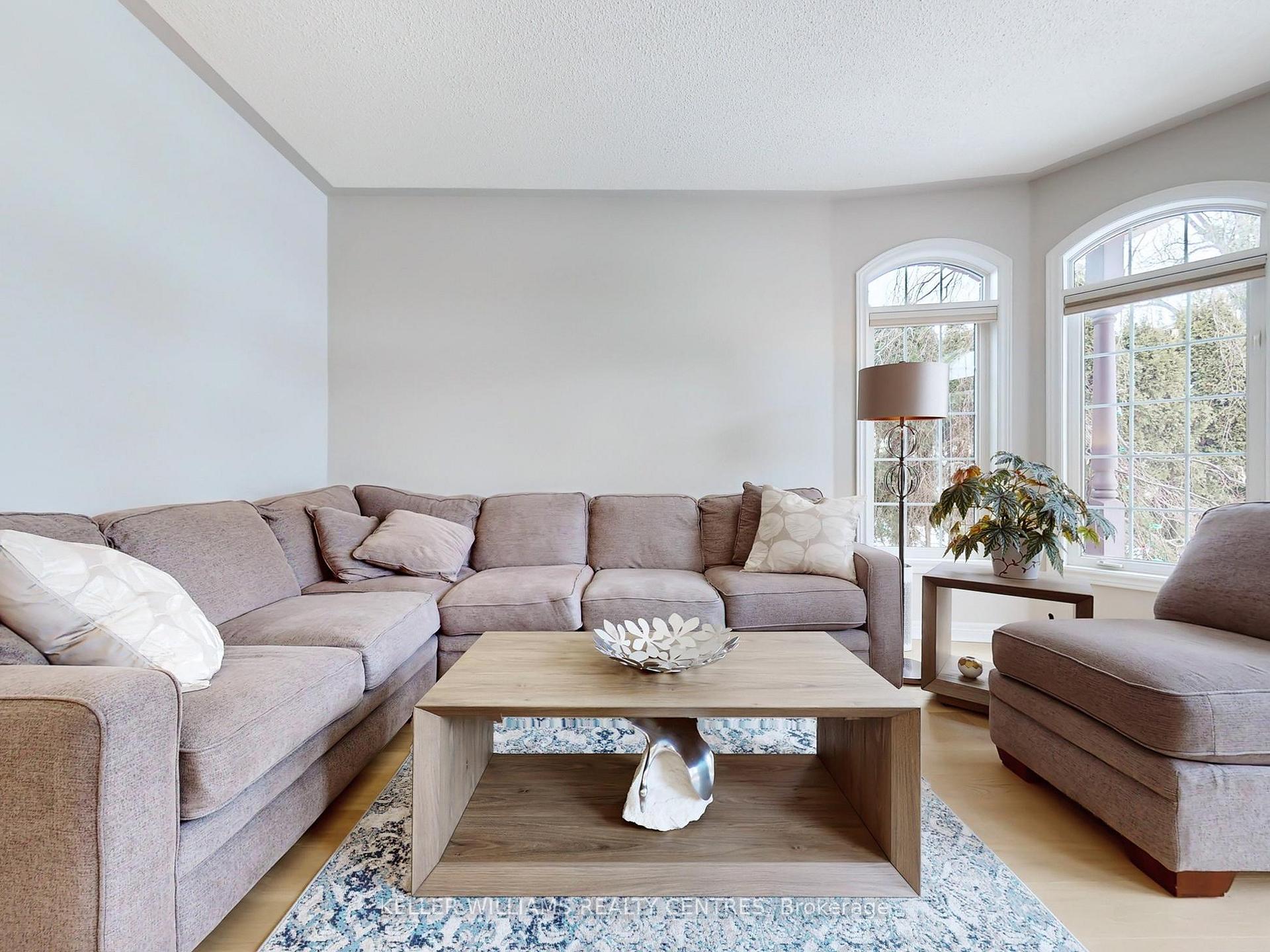 Photo 6 of 38 Benville Crescent, Aurora, Aurora Estates — HOMEH