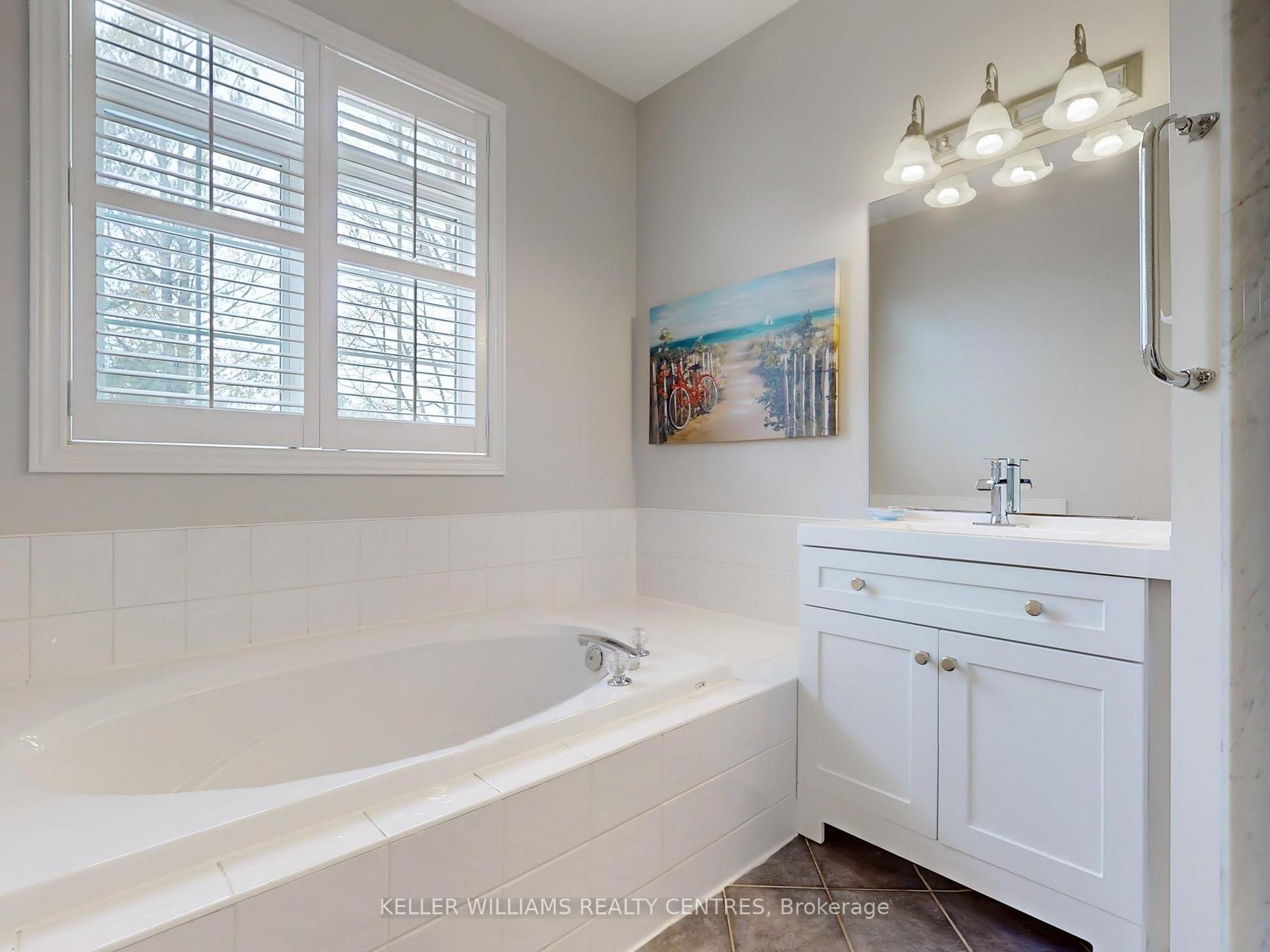 Photo 18 of 38 Benville Crescent, Aurora, Aurora Estates — HOMEH