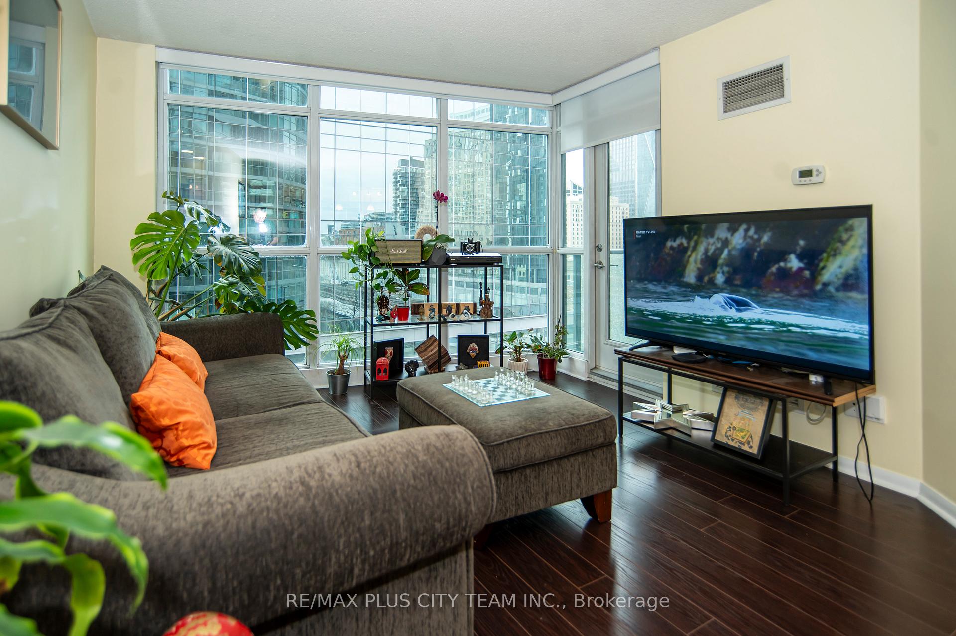 Front of Unit 1002, 18 Yonge Street