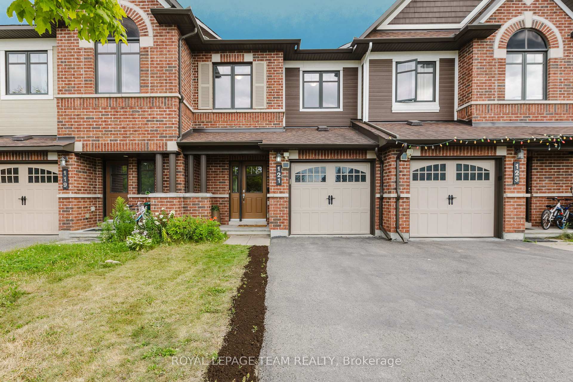 Front of 121 Mancini Way