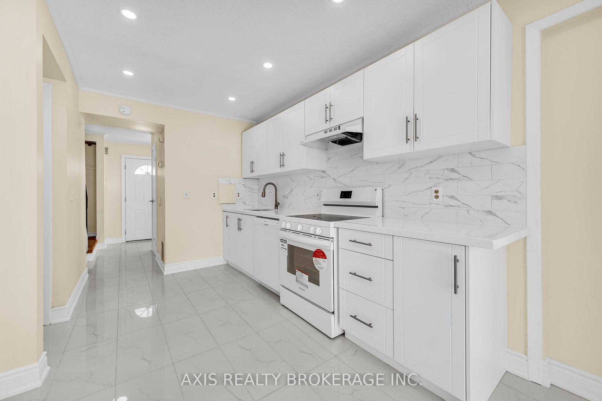 Photo 11 of Unit 79, 121 University Avenue E, Waterloo — HOMEH