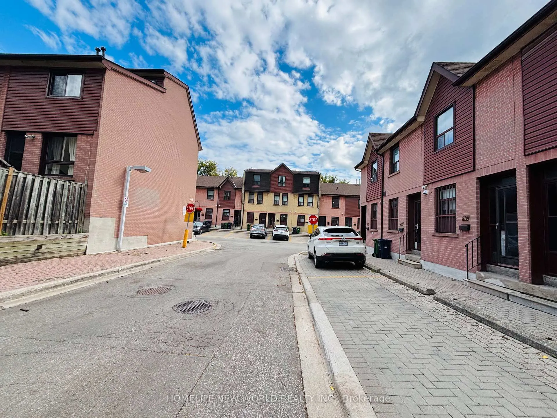Front of Unit 206, 275 Broadview Avenue