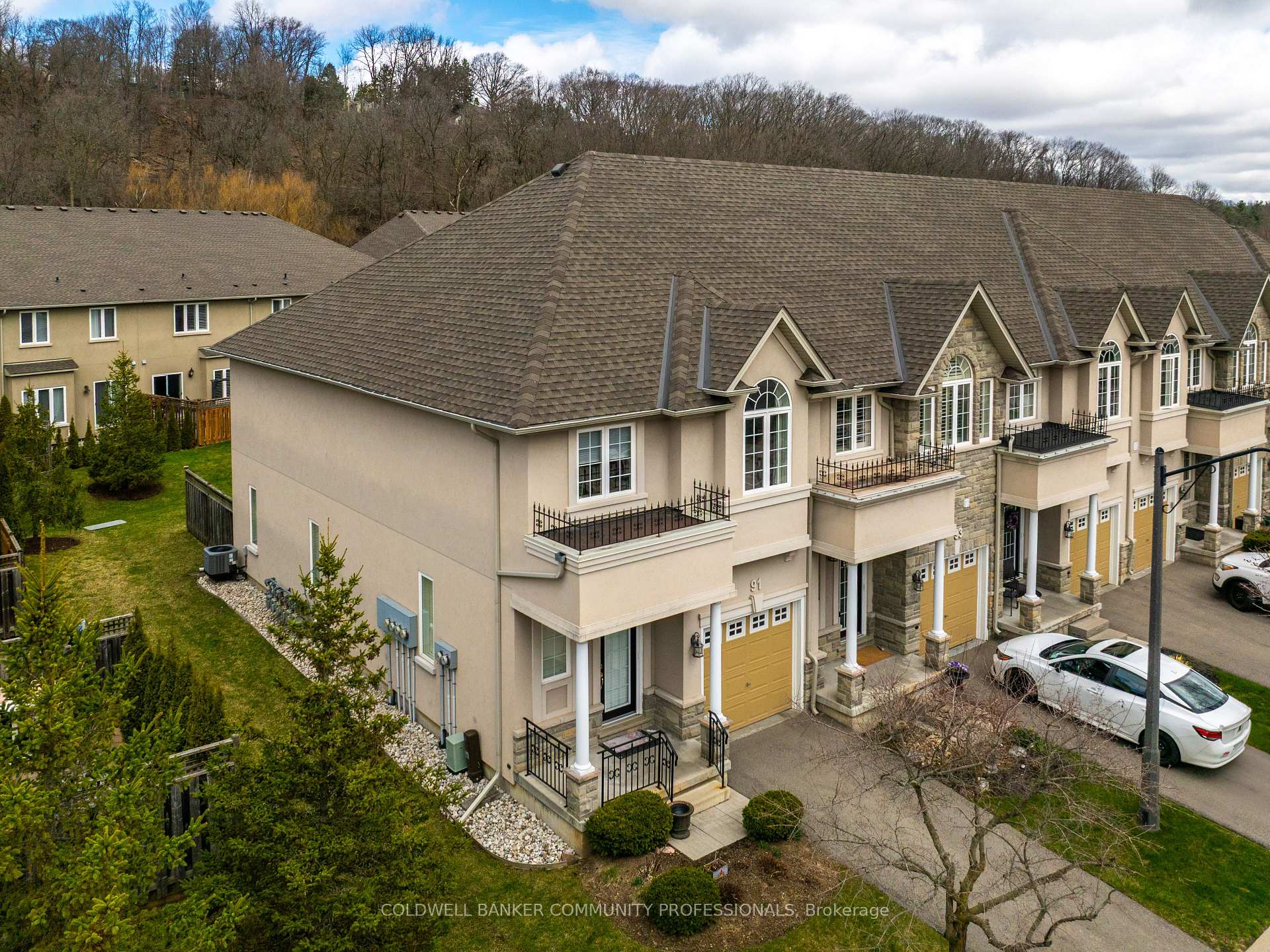 Photo 3 of 91 Forest Valley Crescent, Hamilton, Dundas — HOMEH
