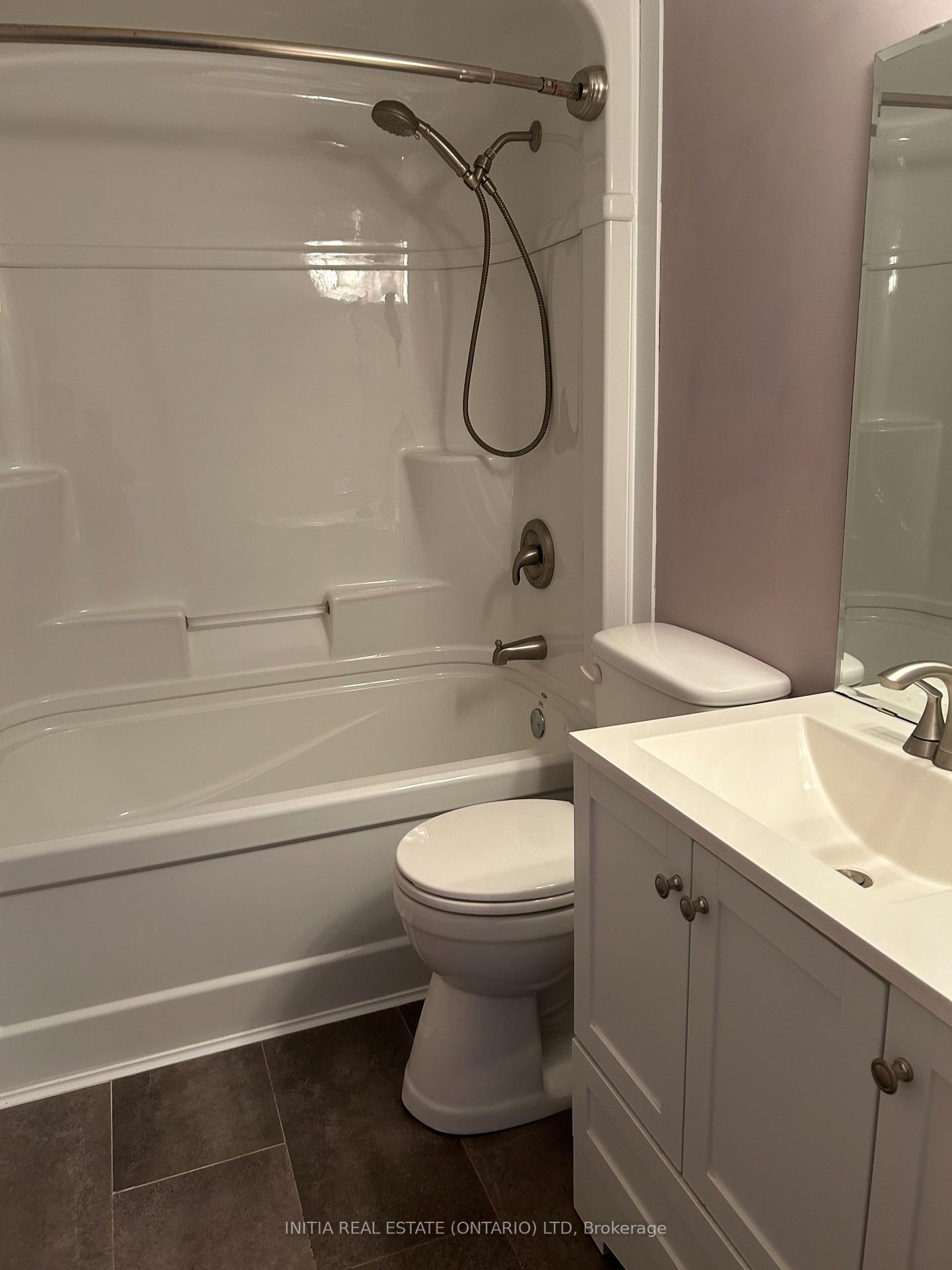 Photo 21 of Unit 141, 320 Westminster Avenue, London, South G — HOMEH