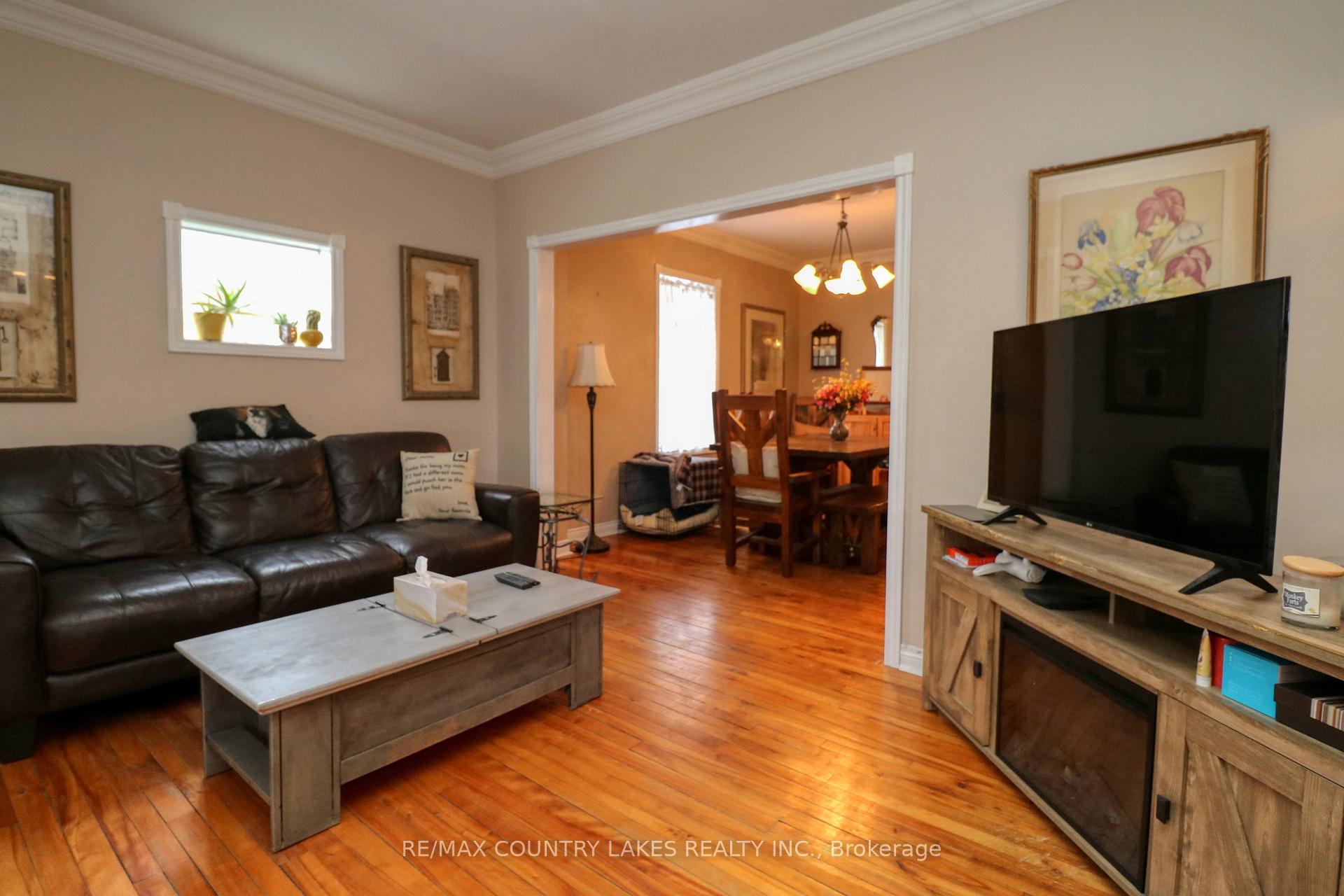 Photo 4 of 439 Osborne Street, Brock, Beaverton — HOMEH