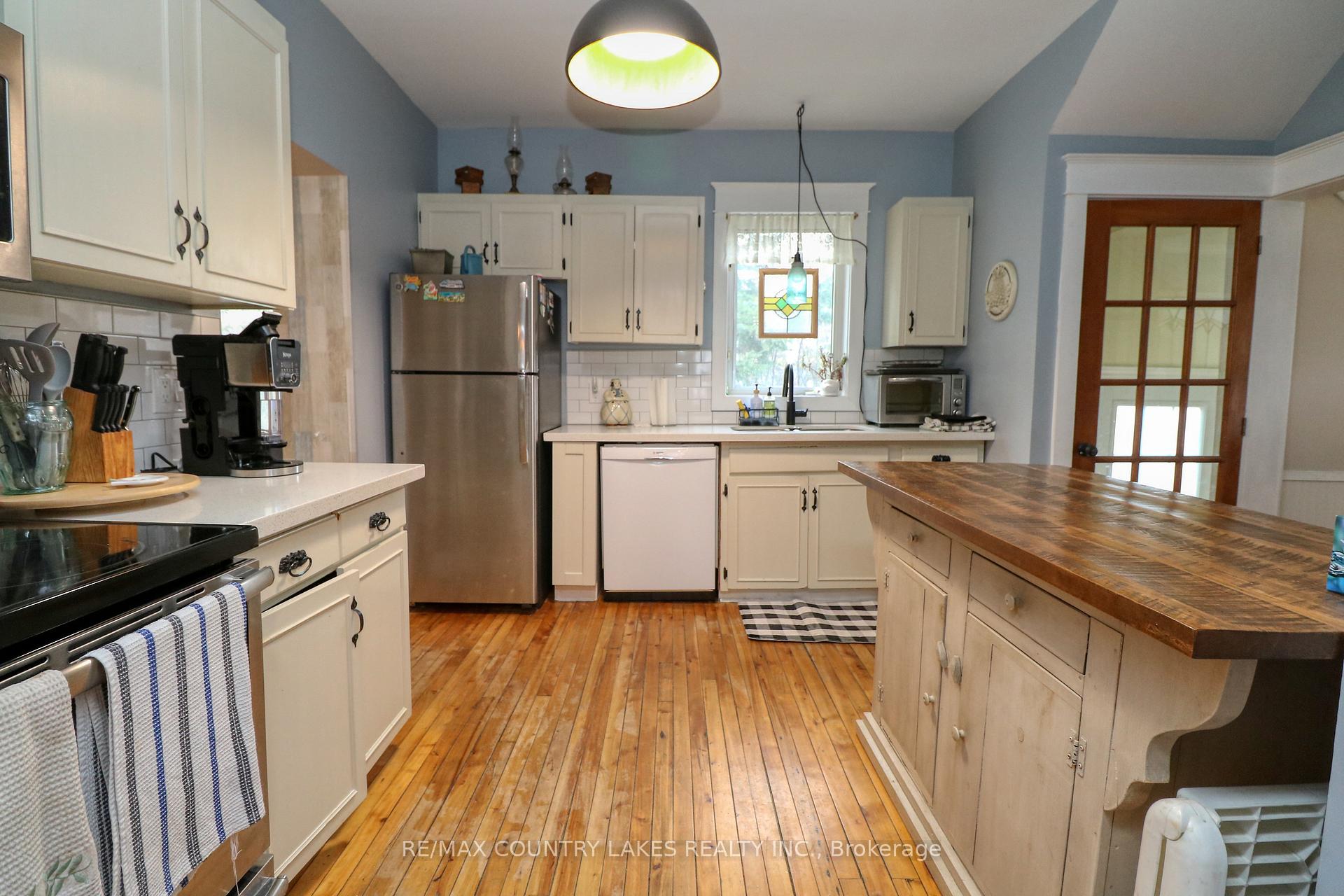 Photo 8 of 439 Osborne Street, Brock, Beaverton — HOMEH