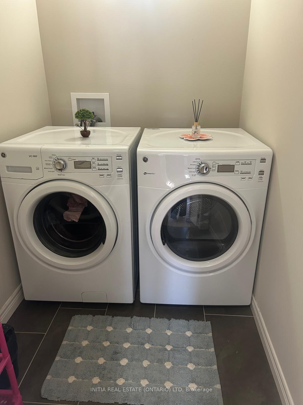 Photo 10 of Unit 31, 1030 Oakcrossing Gate, London, North M — HOMEH