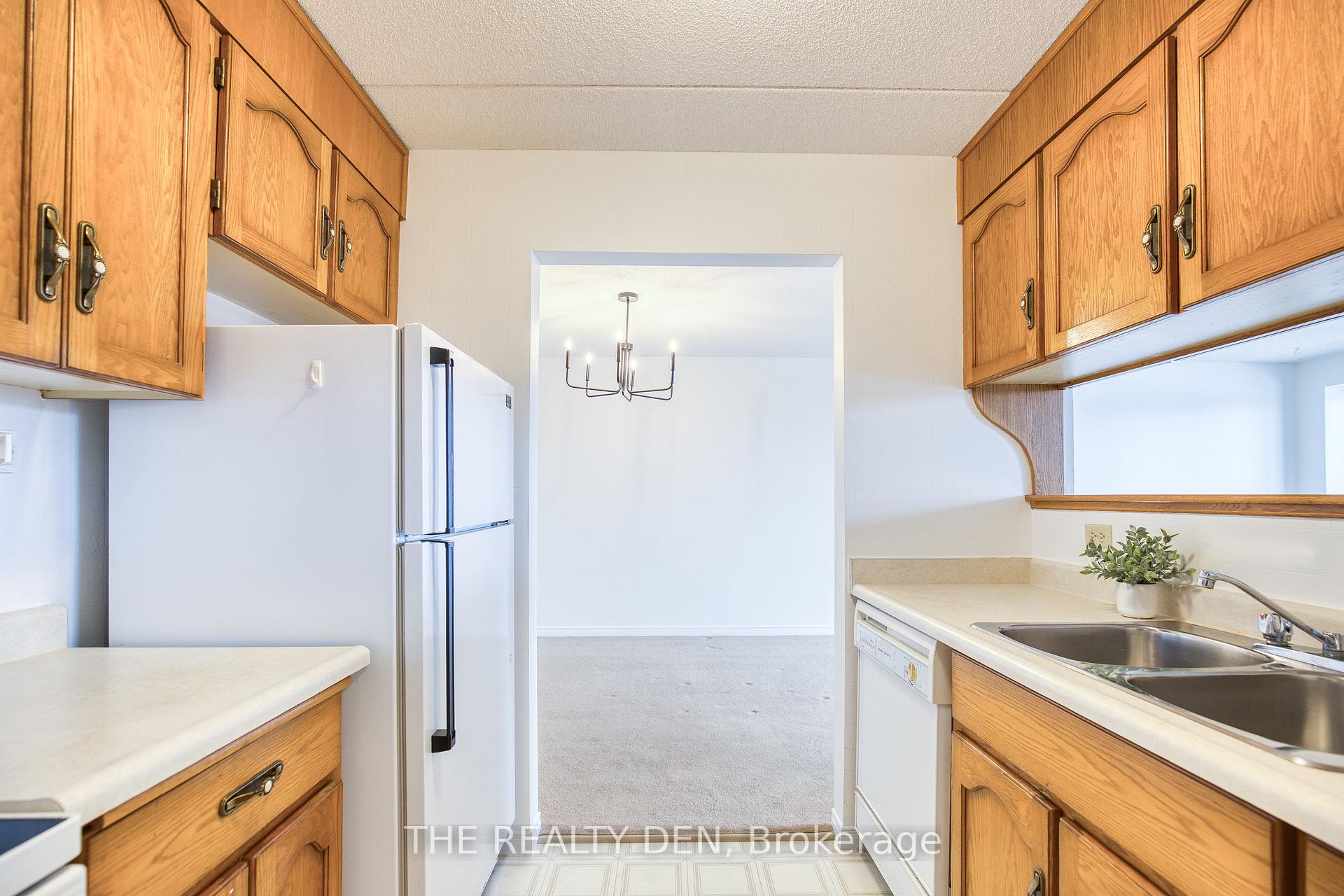 Photo 33 of Unit 603, 8 Christopher Court, Guelph, Kortright West — HOMEH