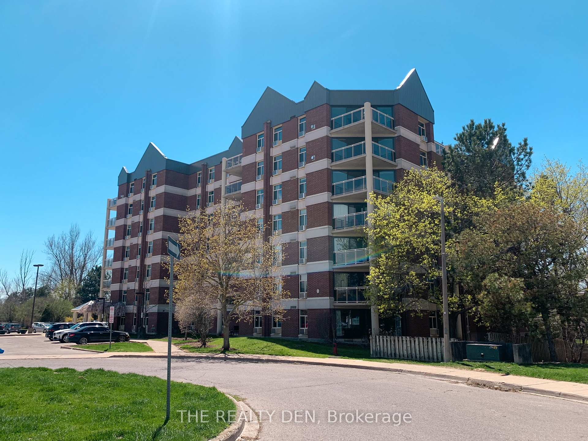 Photo 63 of Unit 603, 8 Christopher Court, Guelph, Kortright West — HOMEH