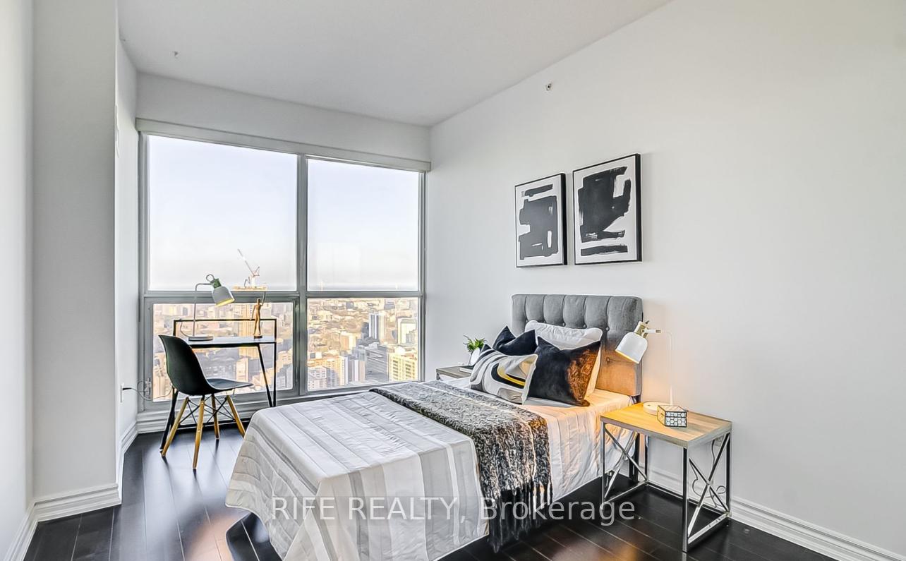 Front of Unit 3907, 386 Yonge Street