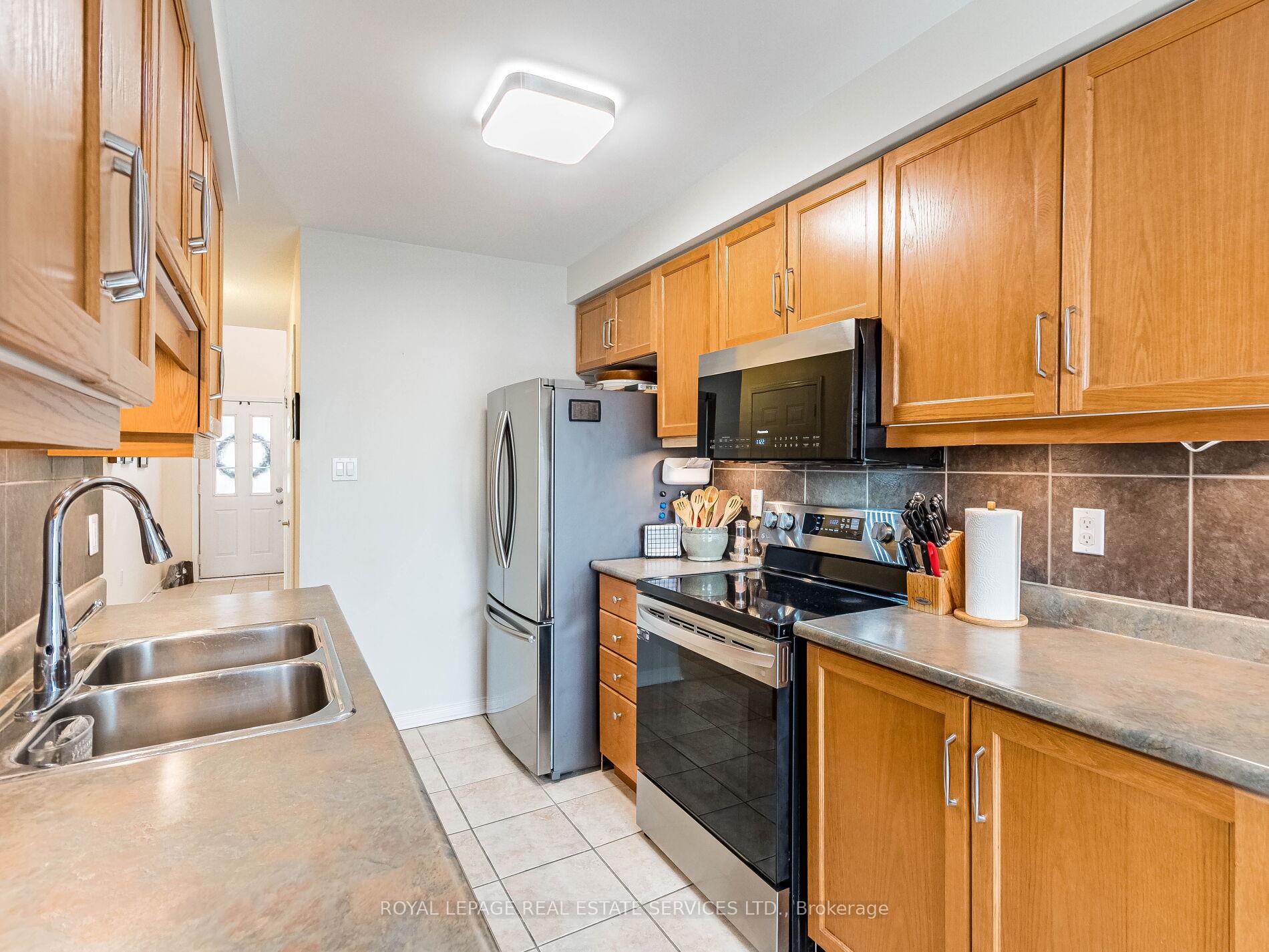 Photo 14 of Unit 22, 800 Paramount Drive, Hamilton, Stoney Creek Mountain — HOMEH