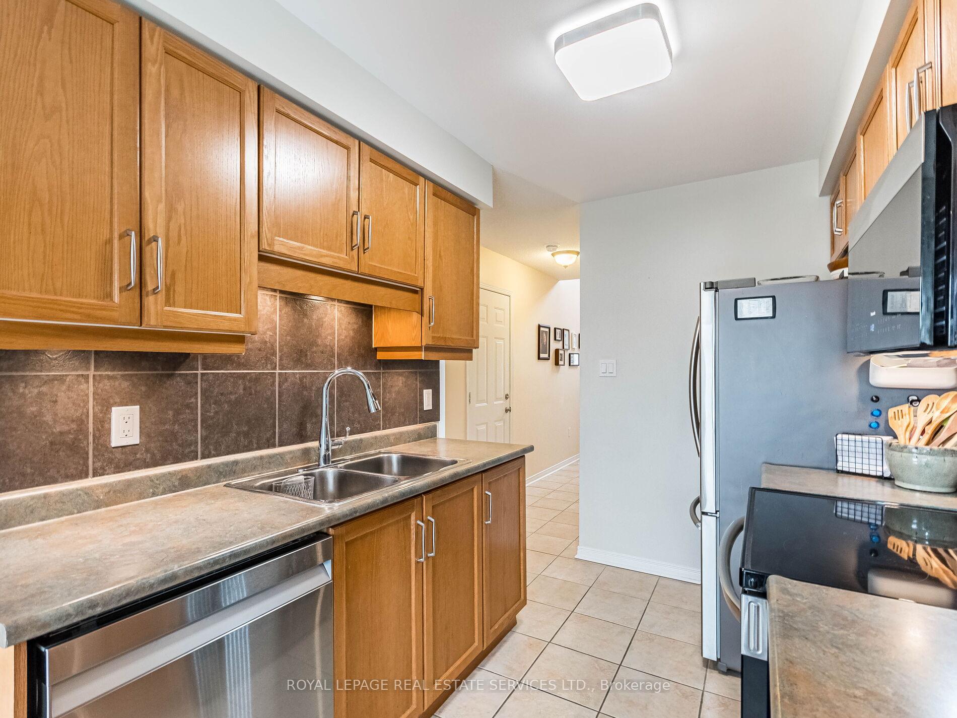 Photo 15 of Unit 22, 800 Paramount Drive, Hamilton, Stoney Creek Mountain — HOMEH