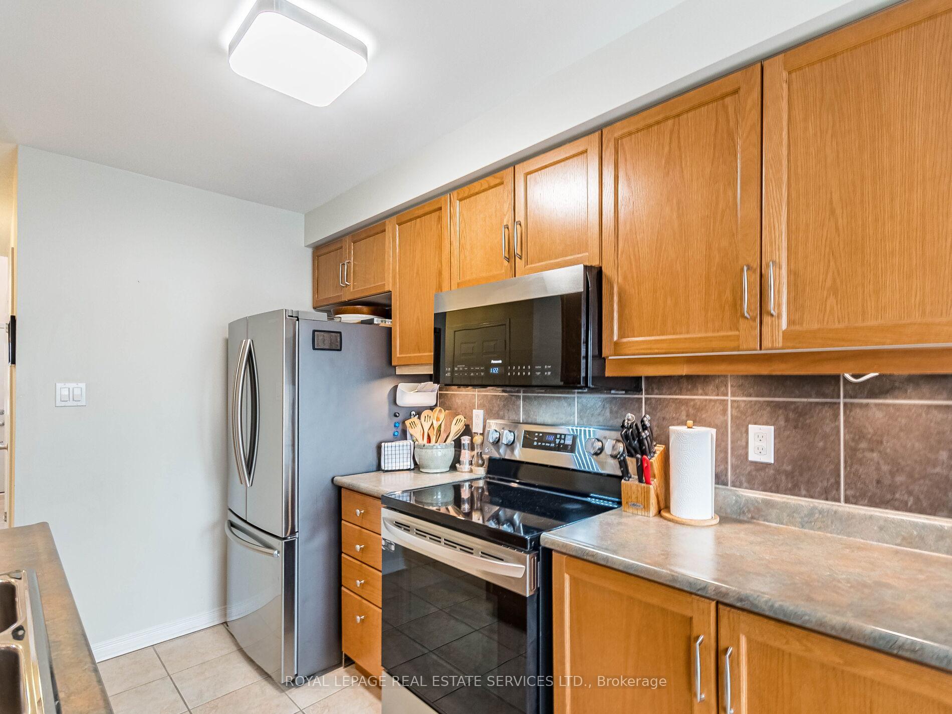 Photo 16 of Unit 22, 800 Paramount Drive, Hamilton, Stoney Creek Mountain — HOMEH