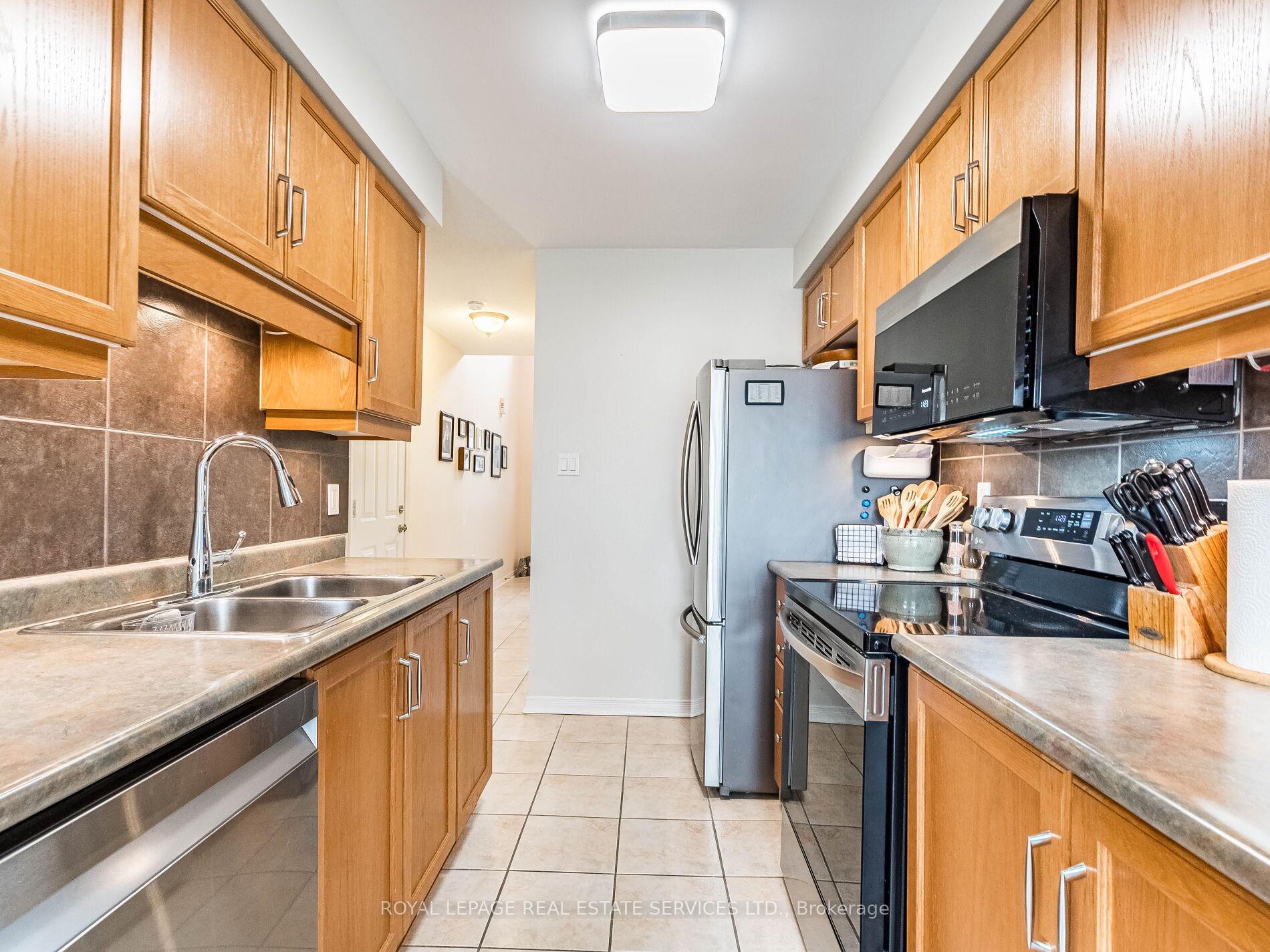 Photo 17 of Unit 22, 800 Paramount Drive, Hamilton, Stoney Creek Mountain — HOMEH