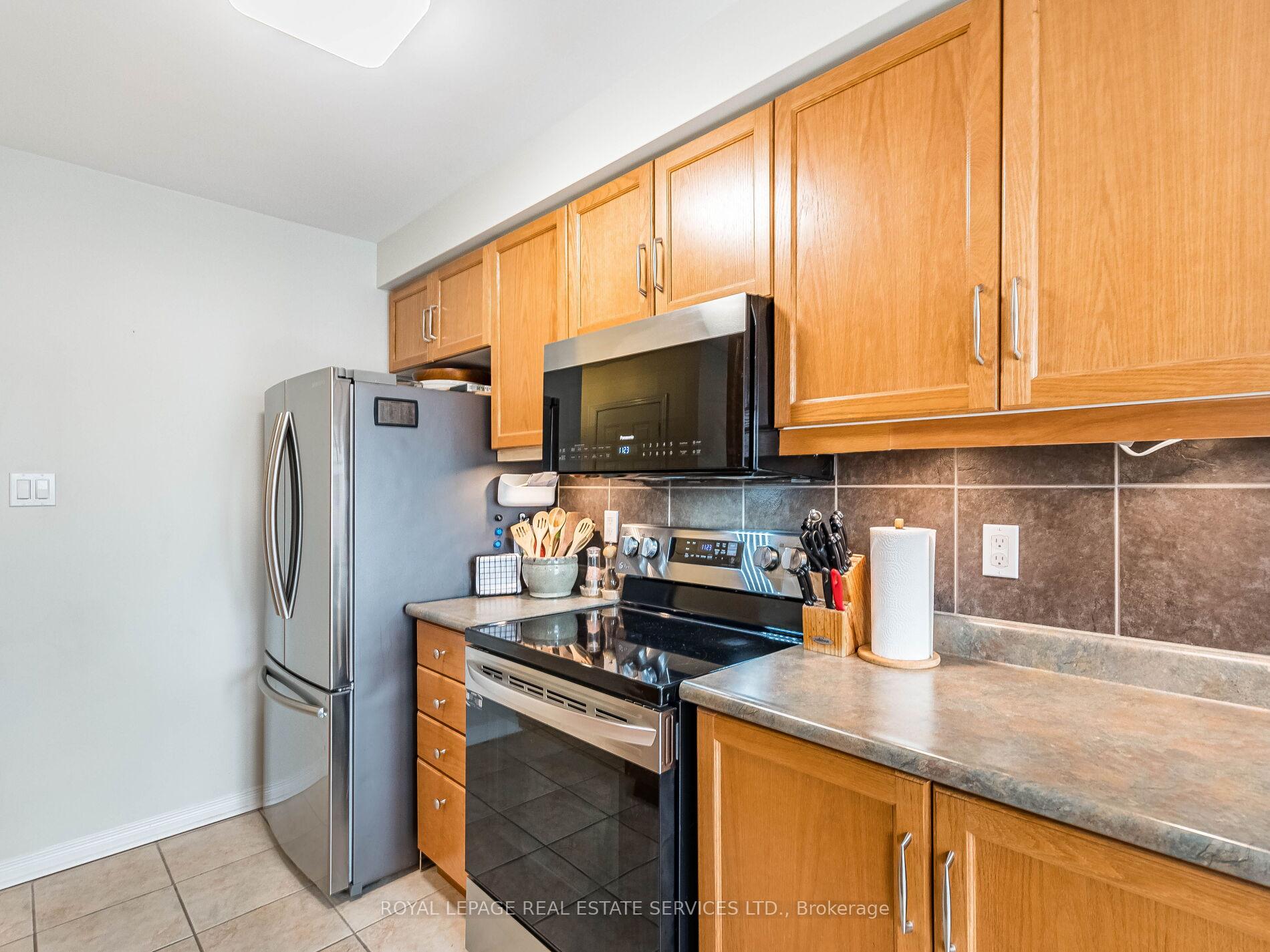 Photo 18 of Unit 22, 800 Paramount Drive, Hamilton, Stoney Creek Mountain — HOMEH