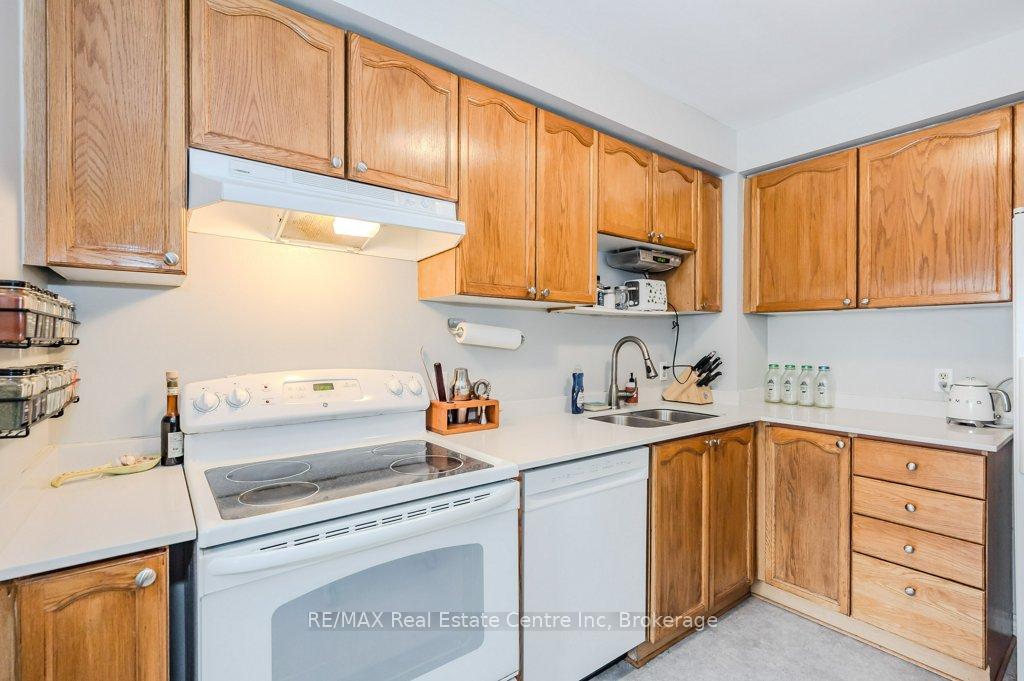 Photo 5 of Unit 30, 302 College Avenue, Guelph, Dovercliffe Park/Old University — HOMEH
