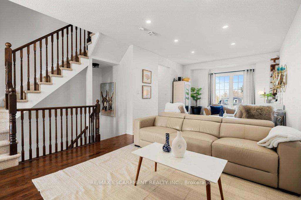 Photo 3 of Unit 13, 2220 Queensway Drive, Burlington, Freeman — HOMEH