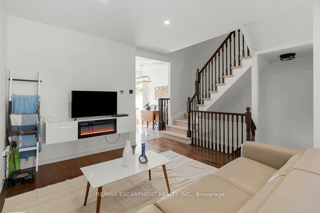 Photo 4 of Unit 13, 2220 Queensway Drive, Burlington, Freeman — HOMEH