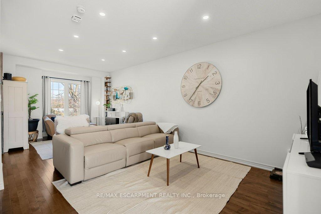 Photo 5 of Unit 13, 2220 Queensway Drive, Burlington, Freeman — HOMEH