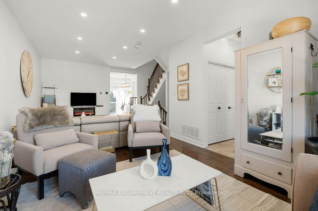 Photo 8 of Unit 13, 2220 Queensway Drive, Burlington, Freeman — HOMEH