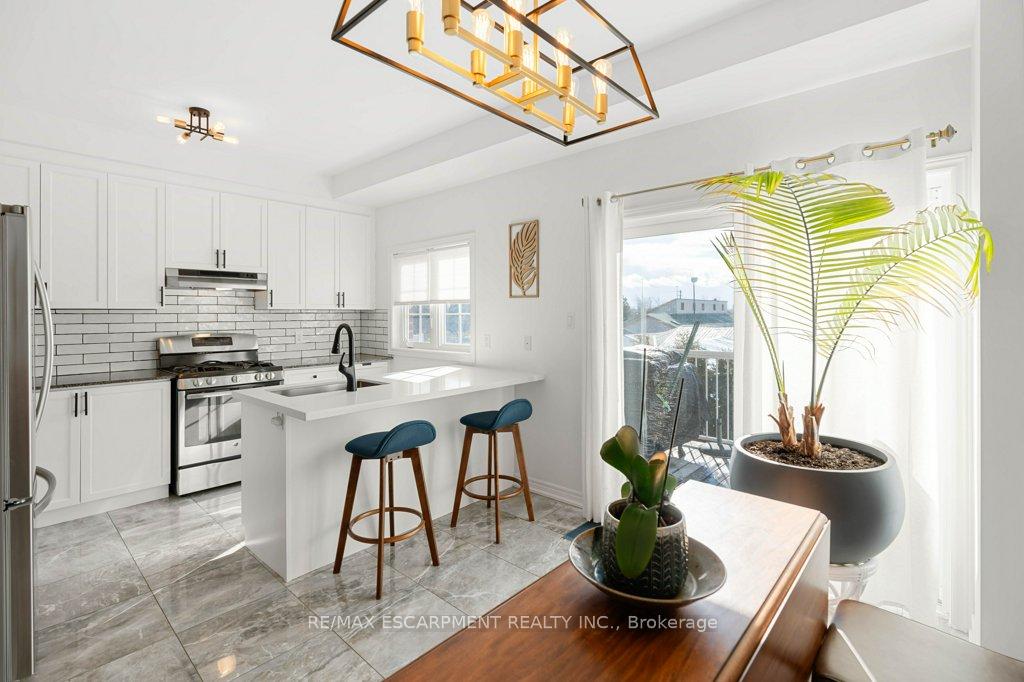 Photo 10 of Unit 13, 2220 Queensway Drive, Burlington, Freeman — HOMEH