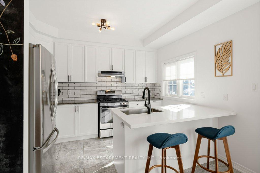 Photo 12 of Unit 13, 2220 Queensway Drive, Burlington, Freeman — HOMEH