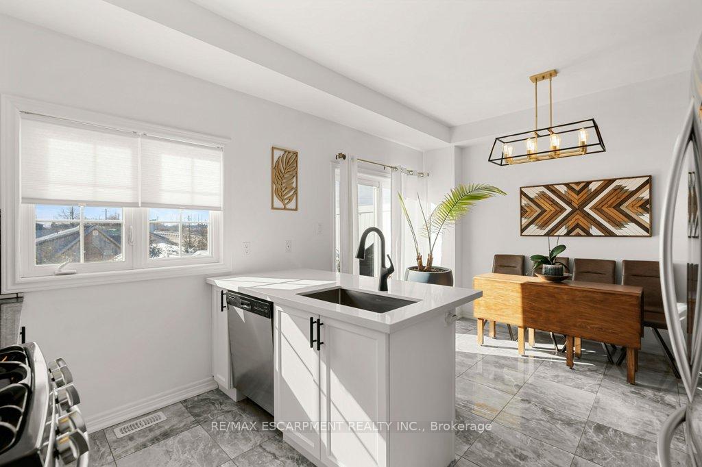 Photo 15 of Unit 13, 2220 Queensway Drive, Burlington, Freeman — HOMEH
