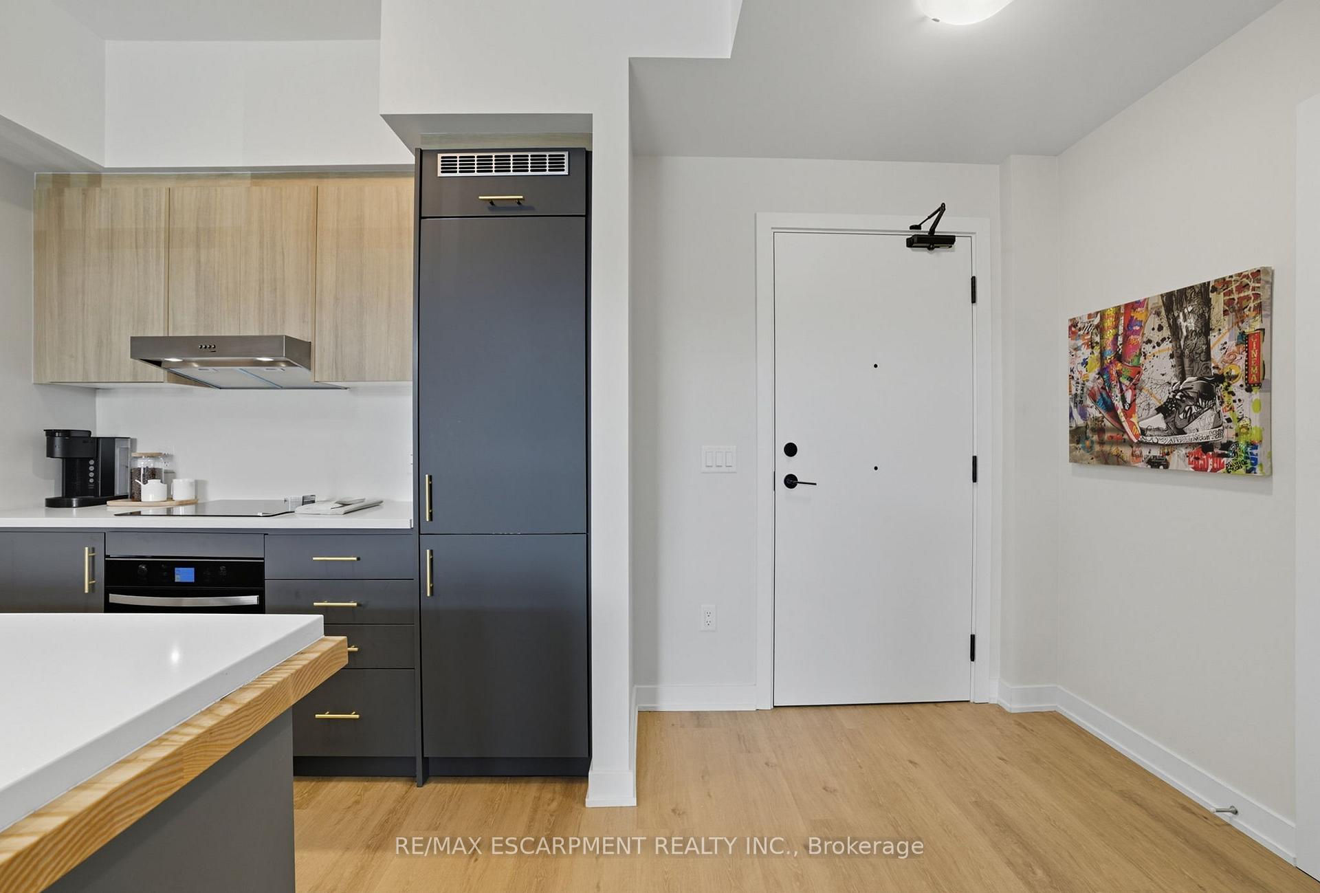 Photo 5 of Unit 204, 600 North Service Road, Hamilton, Lakeshore — HOMEH