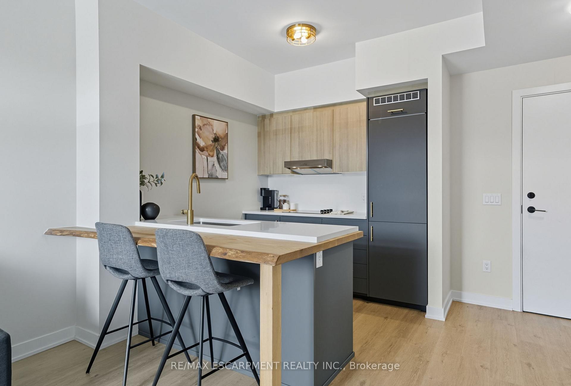 Photo 6 of Unit 204, 600 North Service Road, Hamilton, Lakeshore — HOMEH