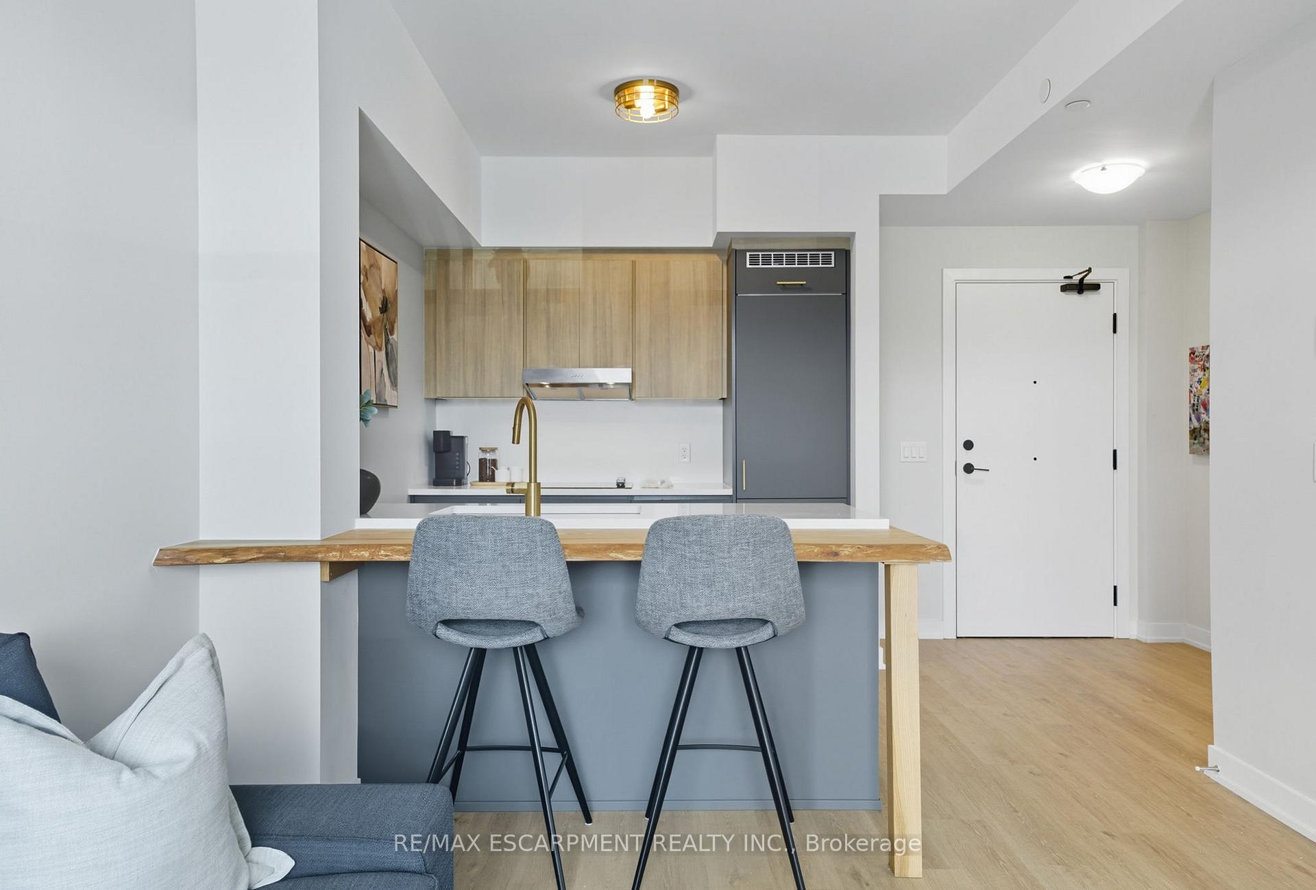 Photo 8 of Unit 204, 600 North Service Road, Hamilton, Lakeshore — HOMEH