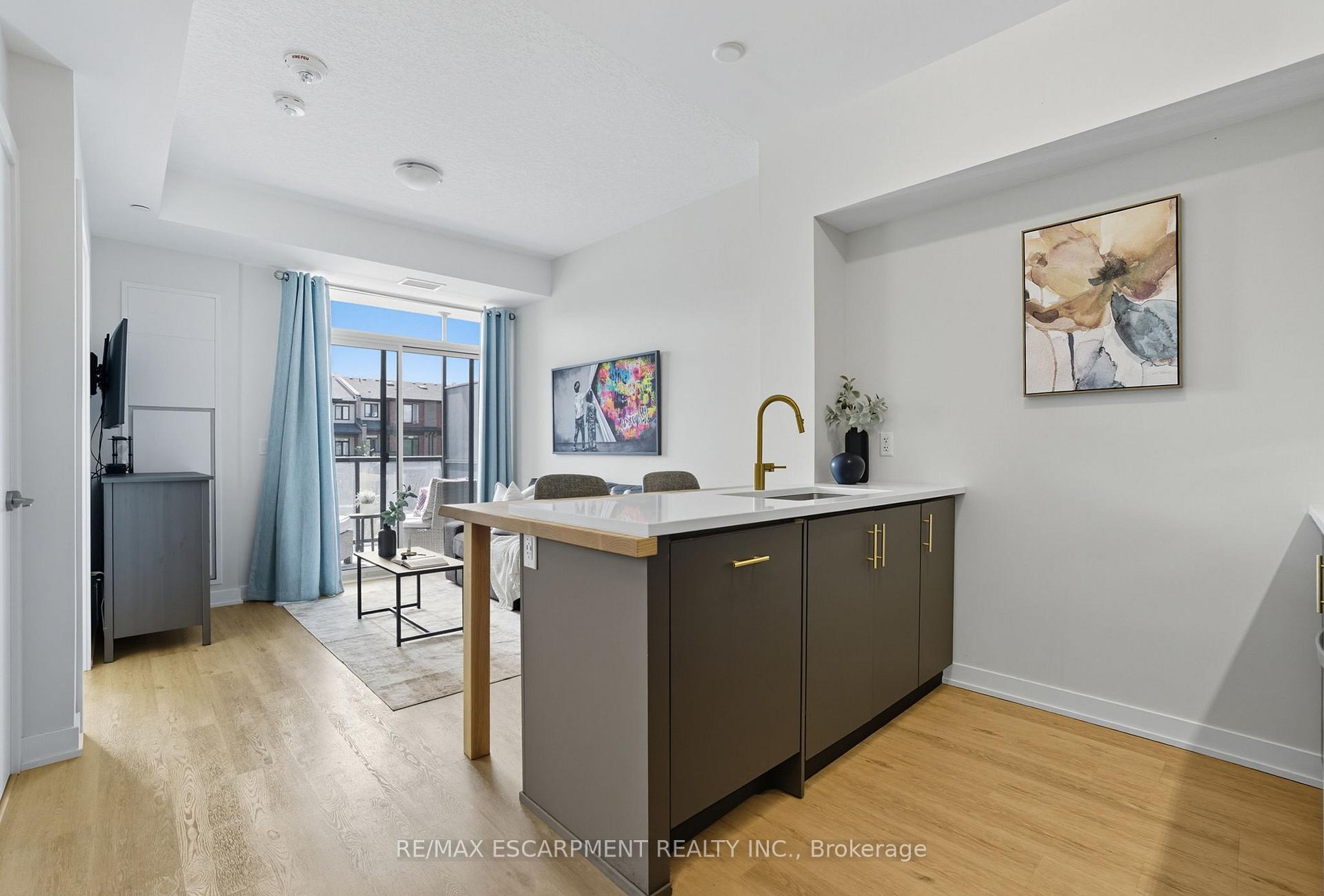 Photo 9 of Unit 204, 600 North Service Road, Hamilton, Lakeshore — HOMEH