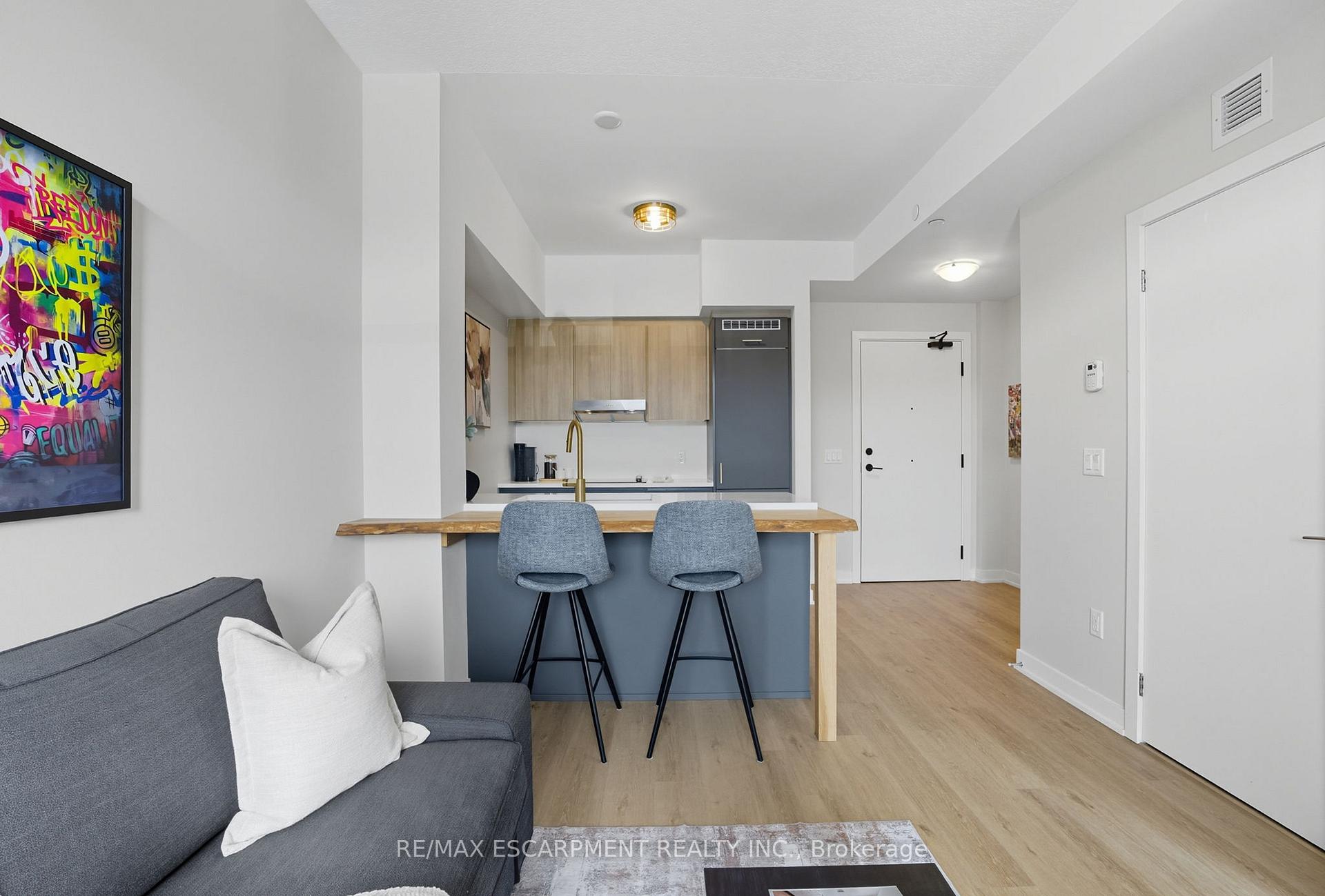 Photo 11 of Unit 204, 600 North Service Road, Hamilton, Lakeshore — HOMEH
