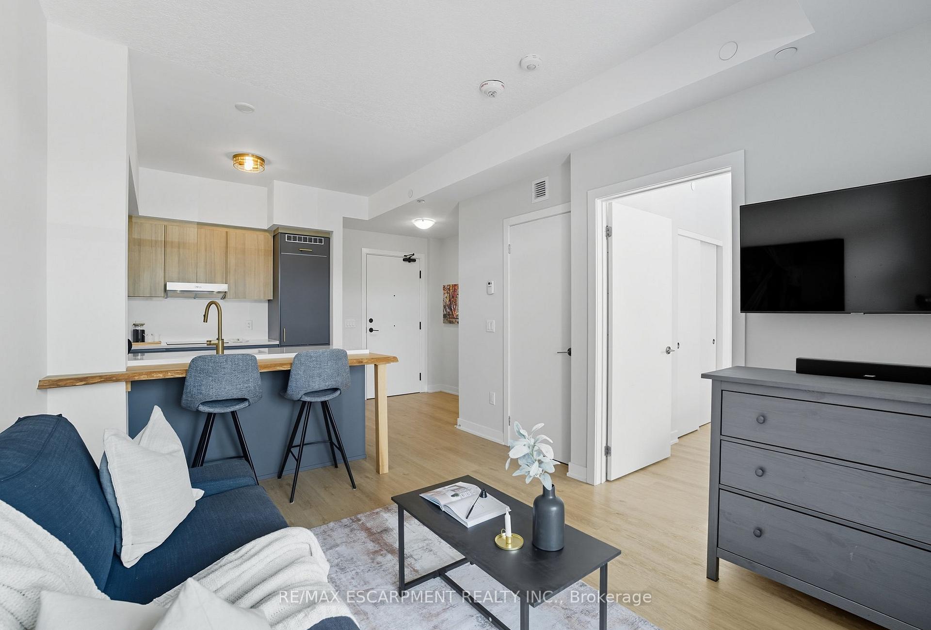 Photo 12 of Unit 204, 600 North Service Road, Hamilton, Lakeshore — HOMEH