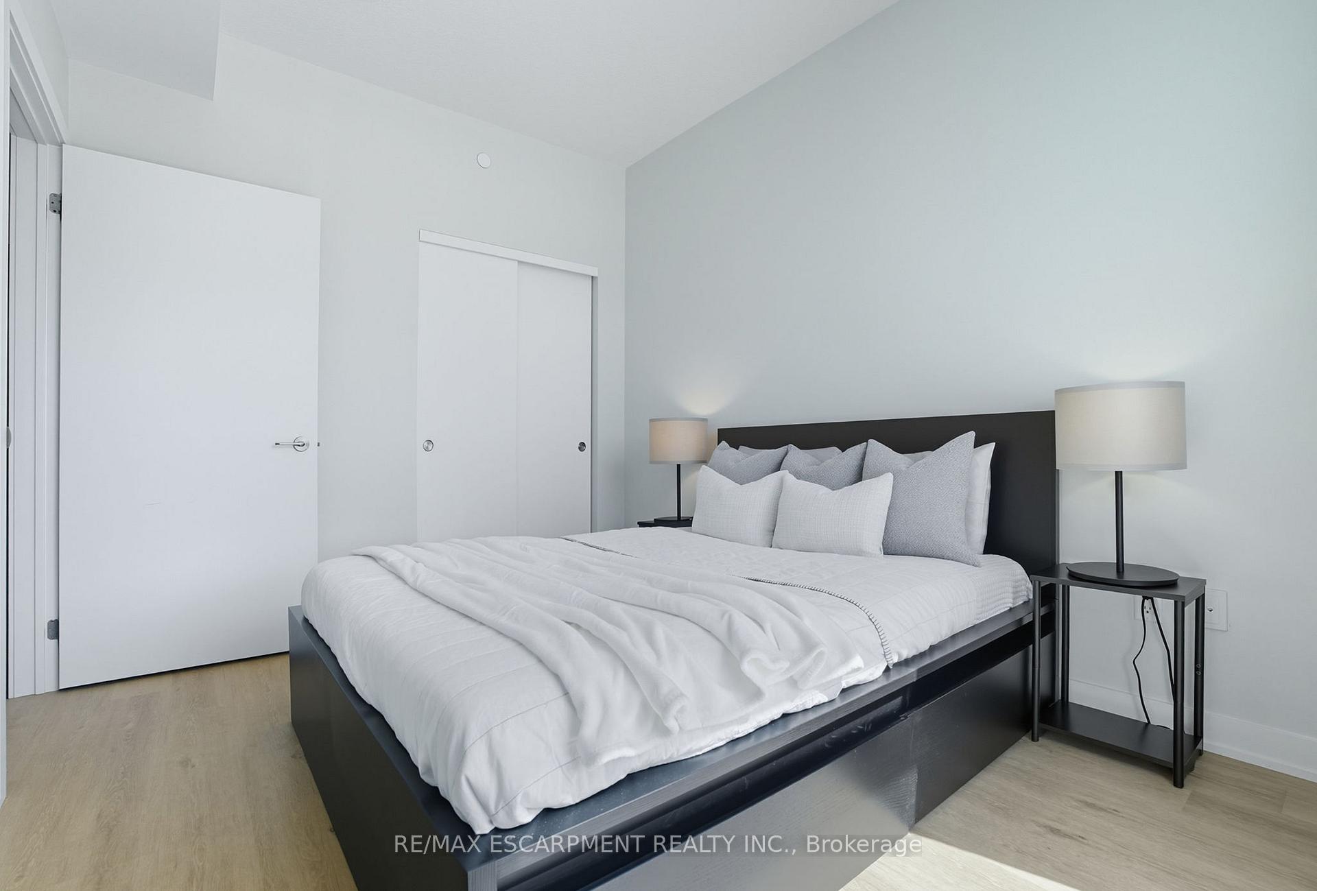 Photo 18 of Unit 204, 600 North Service Road, Hamilton, Lakeshore — HOMEH