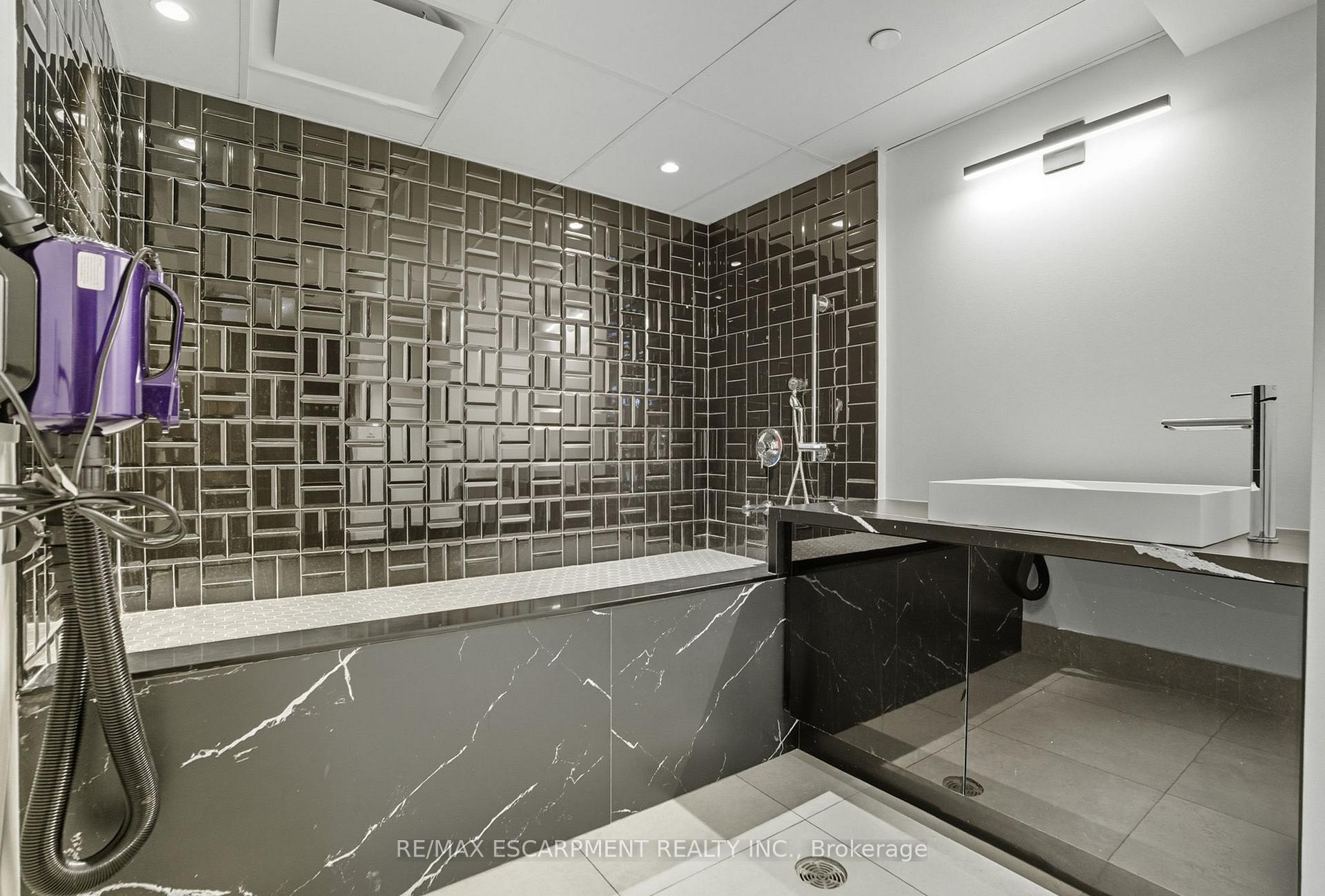 Photo 27 of Unit 204, 600 North Service Road, Hamilton, Lakeshore — HOMEH