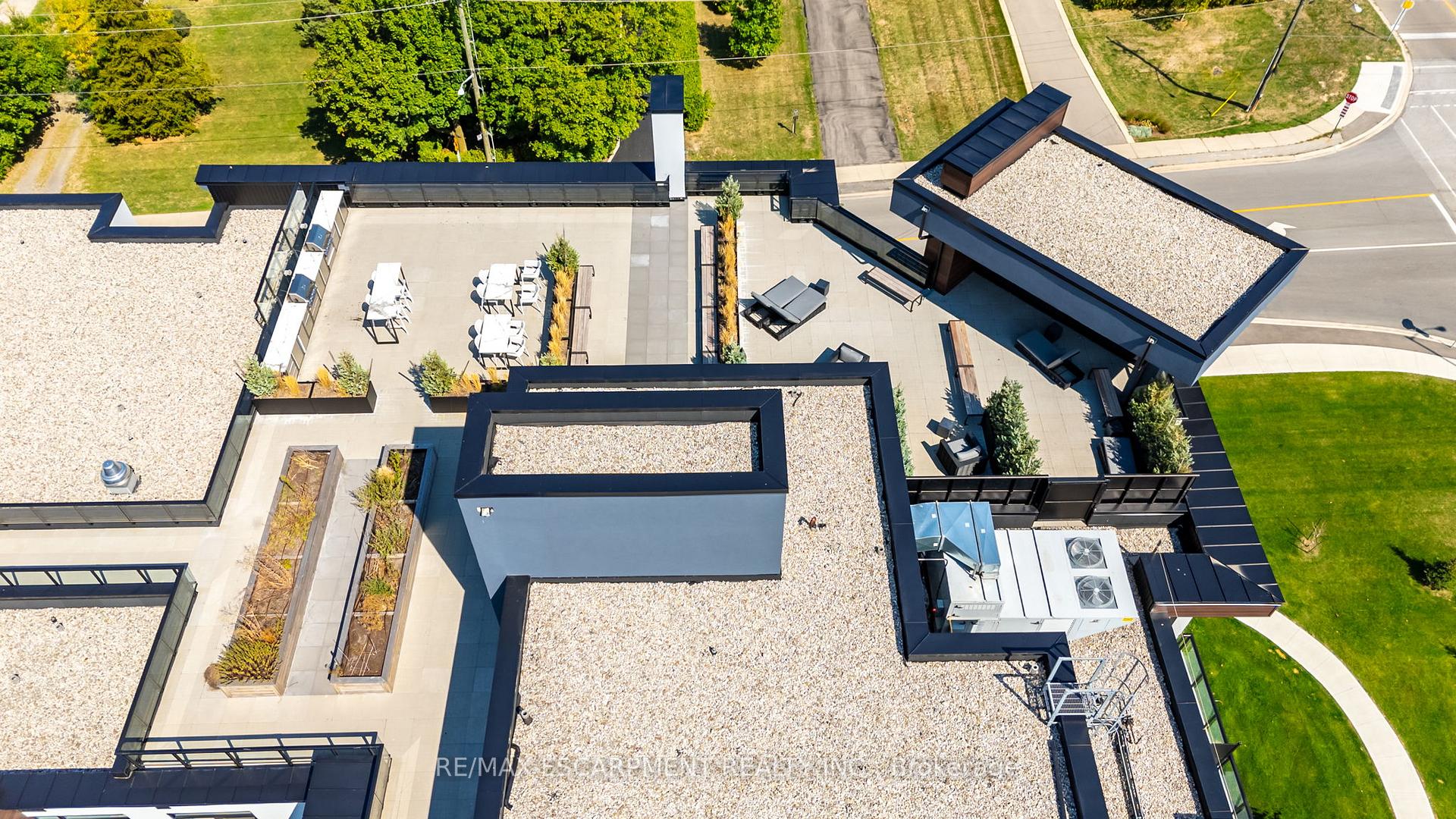 Photo 38 of Unit 204, 600 North Service Road, Hamilton, Lakeshore — HOMEH