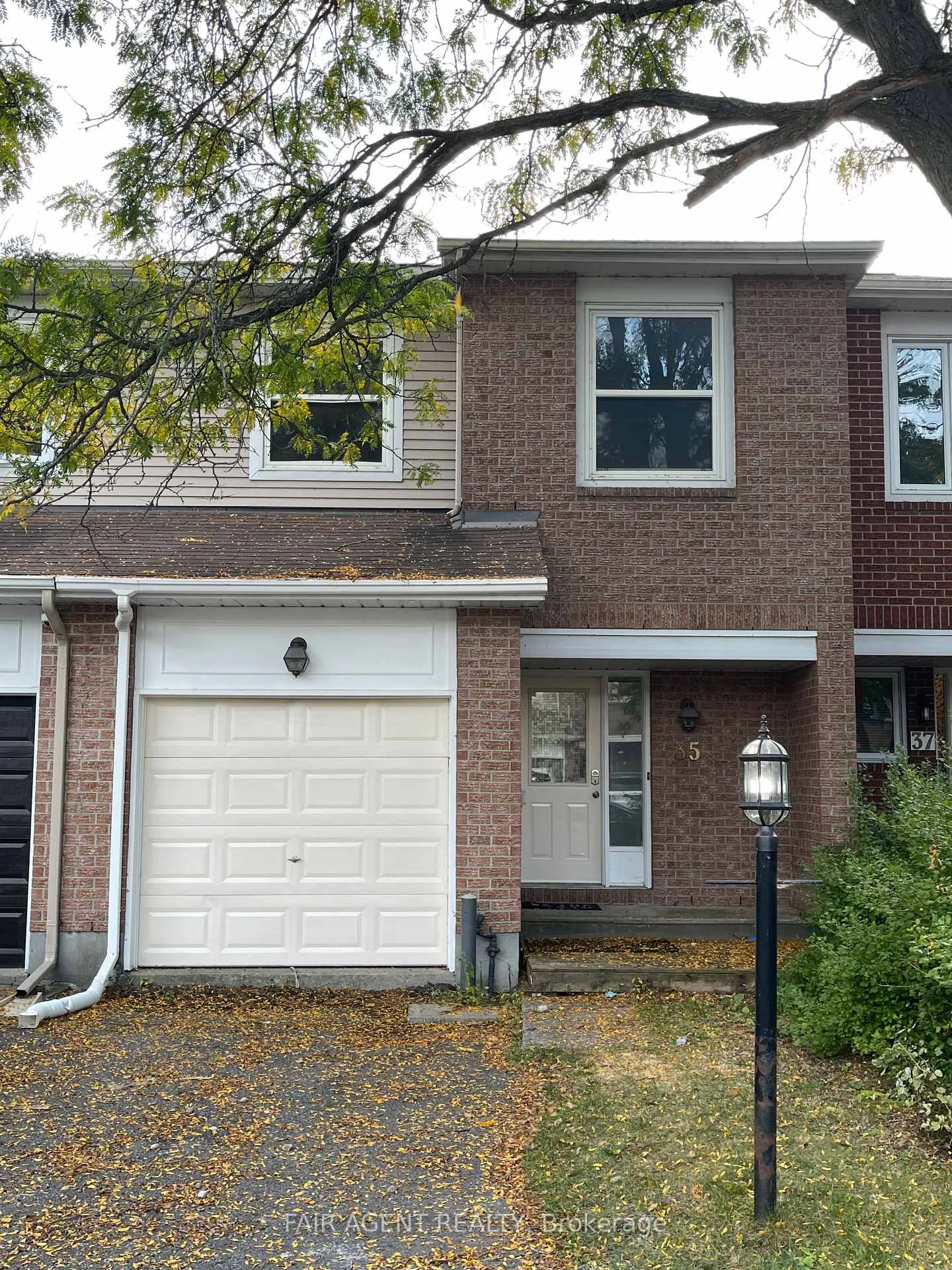 Front of 35 Willwood Crescent