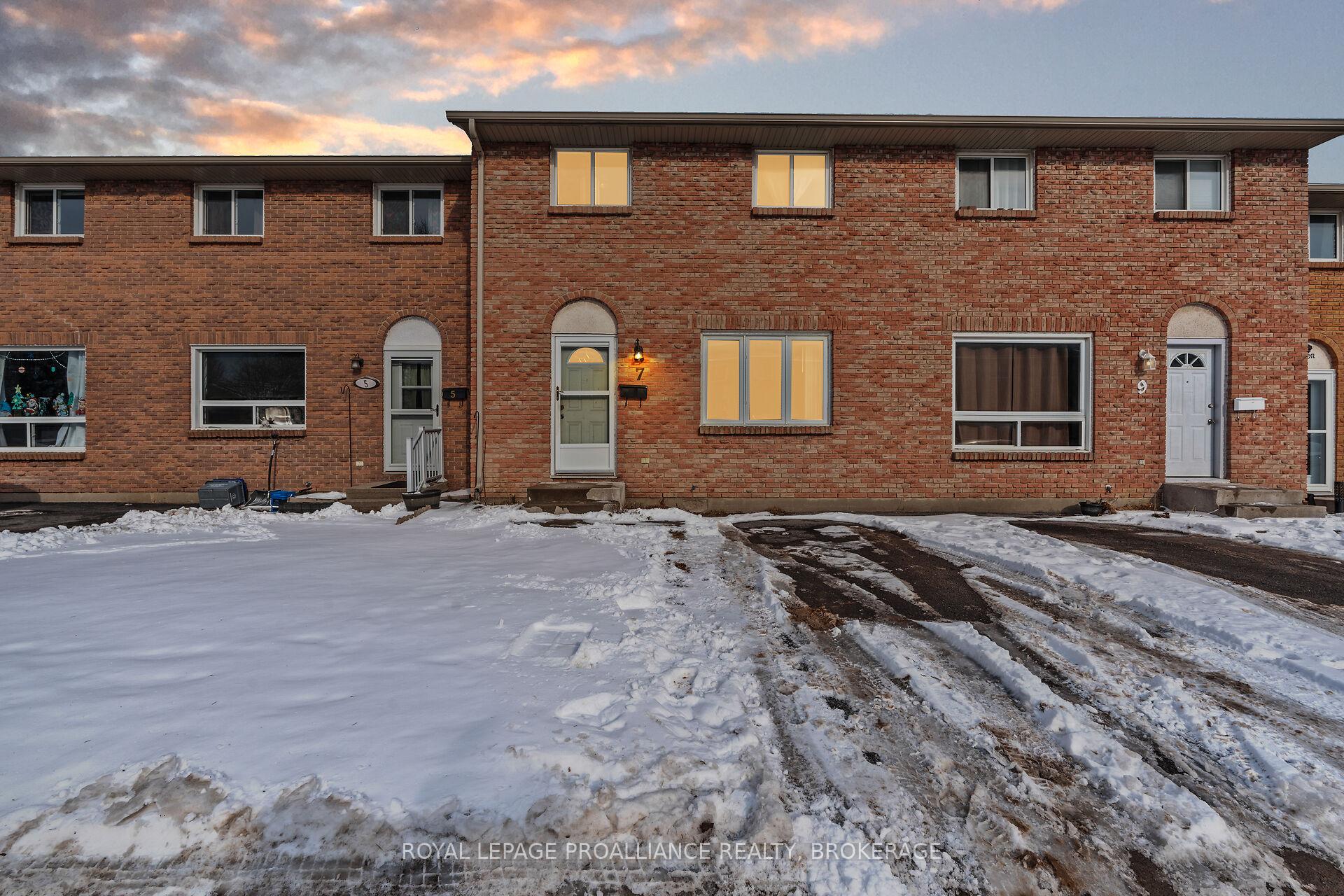 Photo 2 of 7 Rosemund Crescent, Kingston, West of Sir John A. Blvd — HOMEH