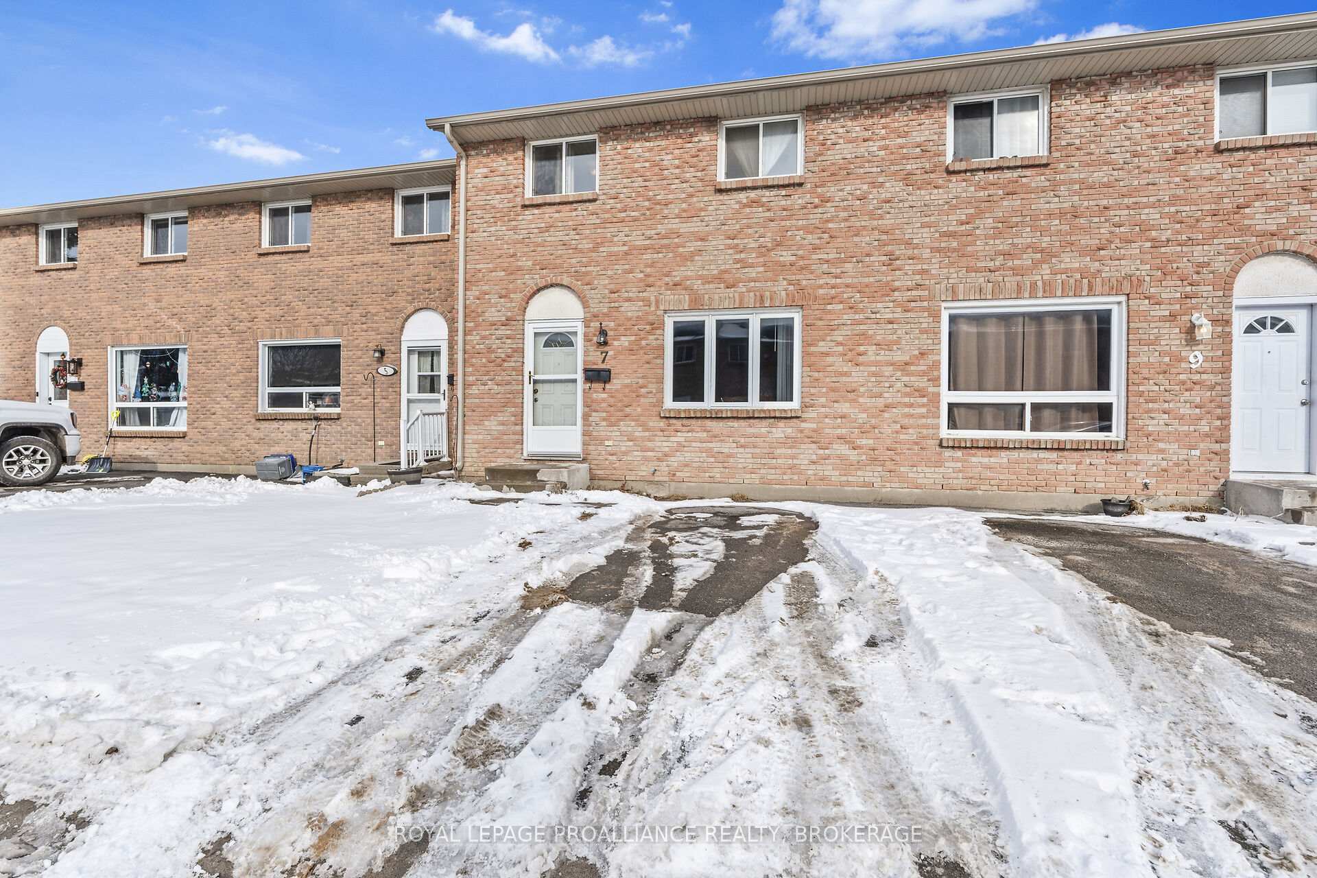 Photo 3 of 7 Rosemund Crescent, Kingston, West of Sir John A. Blvd — HOMEH