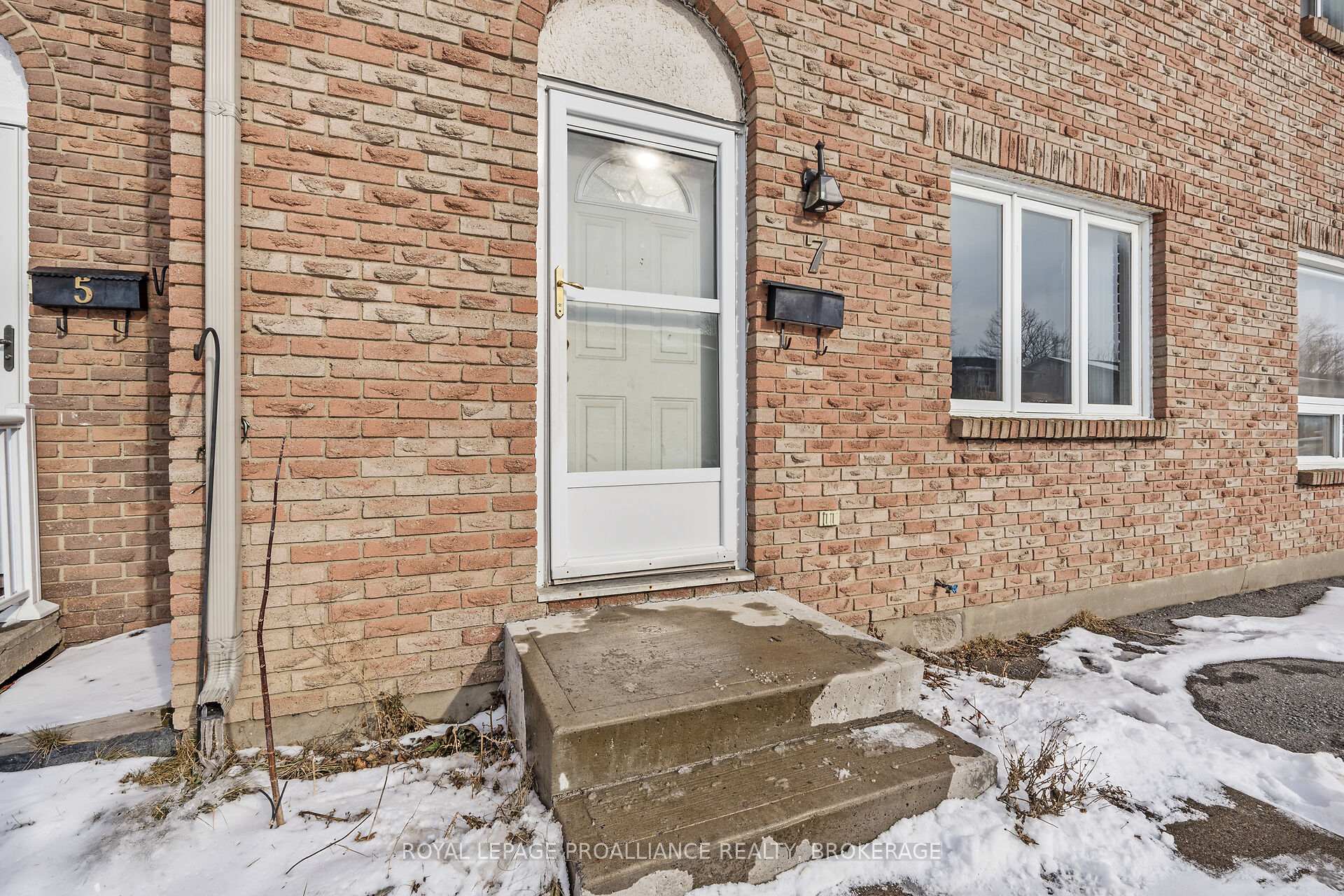 Photo 4 of 7 Rosemund Crescent, Kingston, West of Sir John A. Blvd — HOMEH