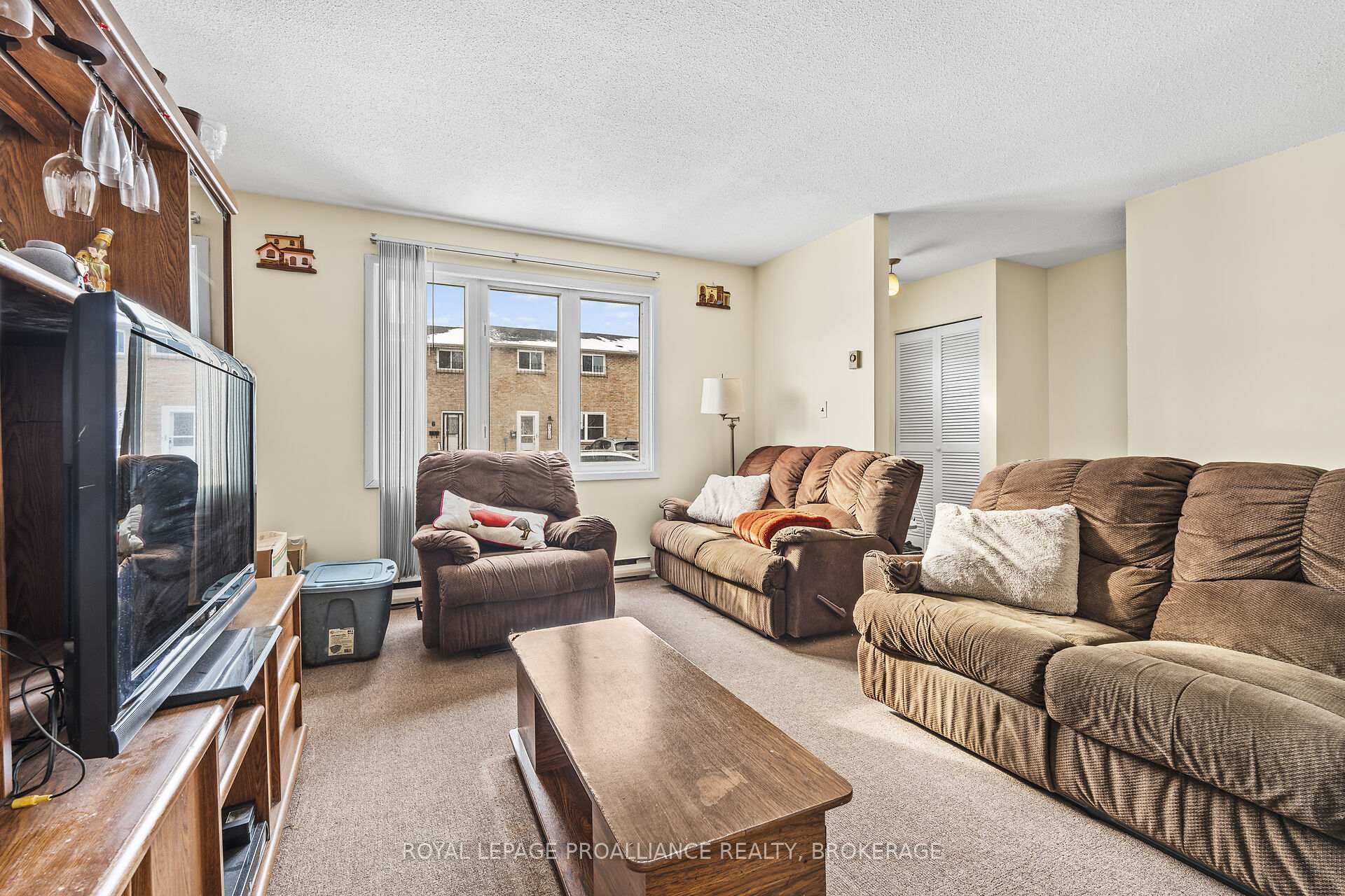 Photo 8 of 7 Rosemund Crescent, Kingston, West of Sir John A. Blvd — HOMEH