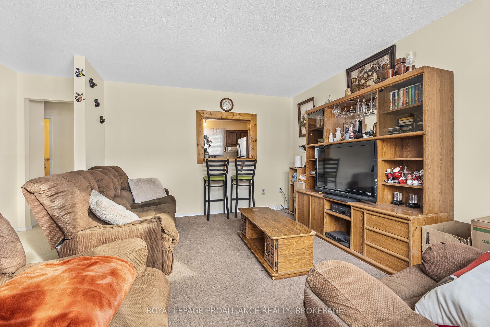 Photo 9 of 7 Rosemund Crescent, Kingston, West of Sir John A. Blvd — HOMEH